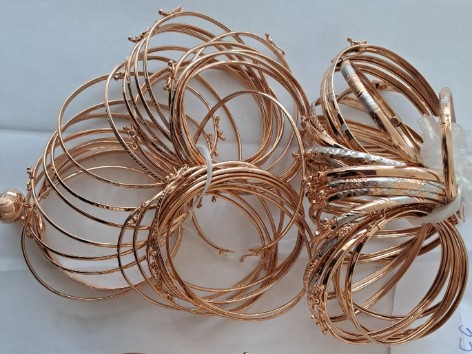 Grop 147 bijuterii din aur