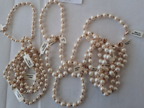 Grop nr.147 ce contine bijuterii din aur si perle