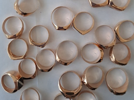 Grop 147 bijuterii din aur