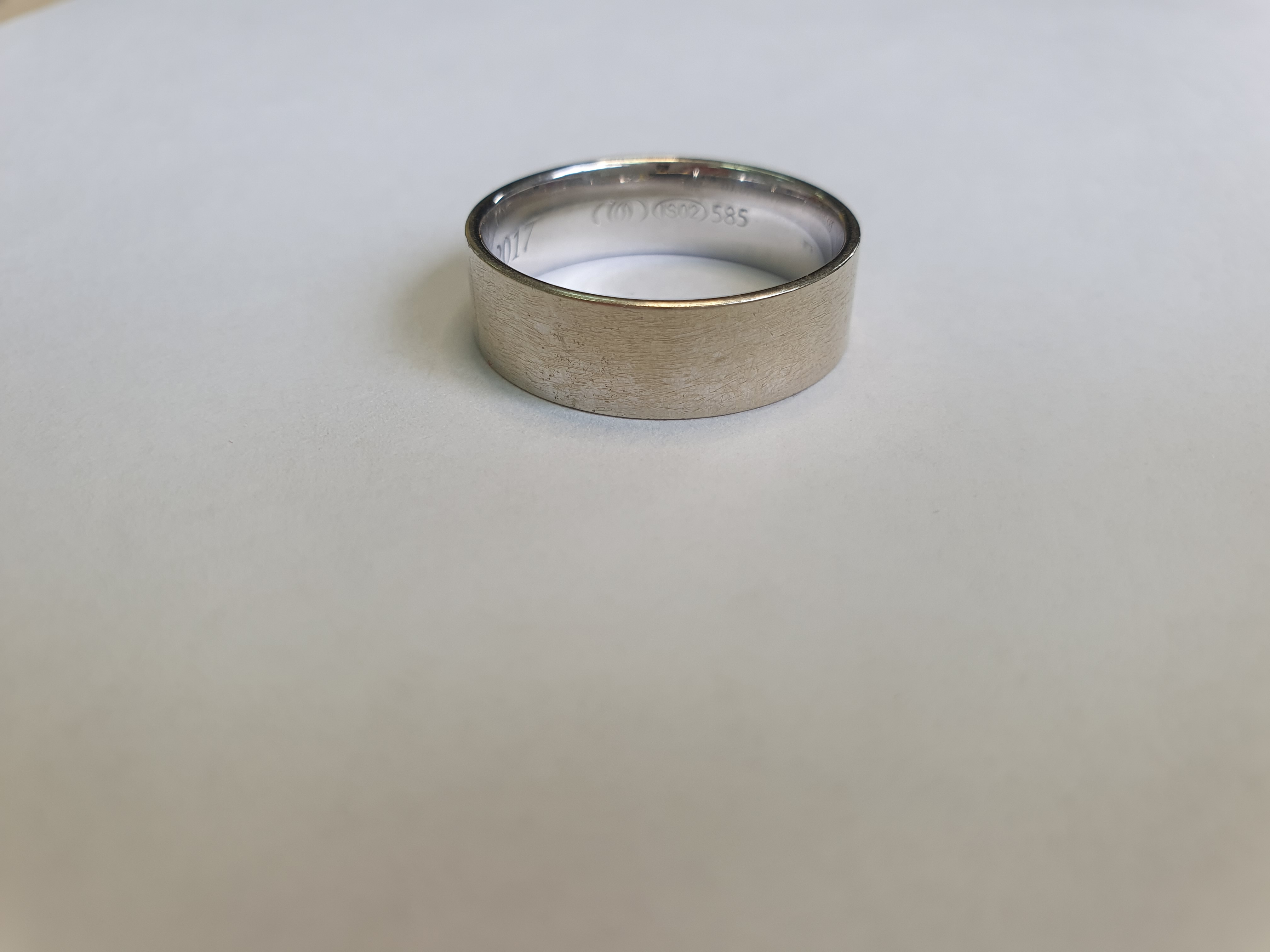 Bijuterii din argint de 925‰ - pret cuprins intre 23 lei/g - 25 lei/g - cantitate 144,46 g
Bijuterii din aur de 375‰, 585‰ , 750‰ - pret cuprins intre de 270 lei/g - 570 lei/g cantitate 16,61 g
1 inel aur 585‰ model tip logodna cu 2 diamante naturale cca. 0,08ct, greutate 1,92 gr. Bunul este evaluat per piesă.
1 bratara aur 750‰ cu 69 diamante naturale cca 3.45 ct, greutate 8,22 gr. Bunul este evaluat per piesă.