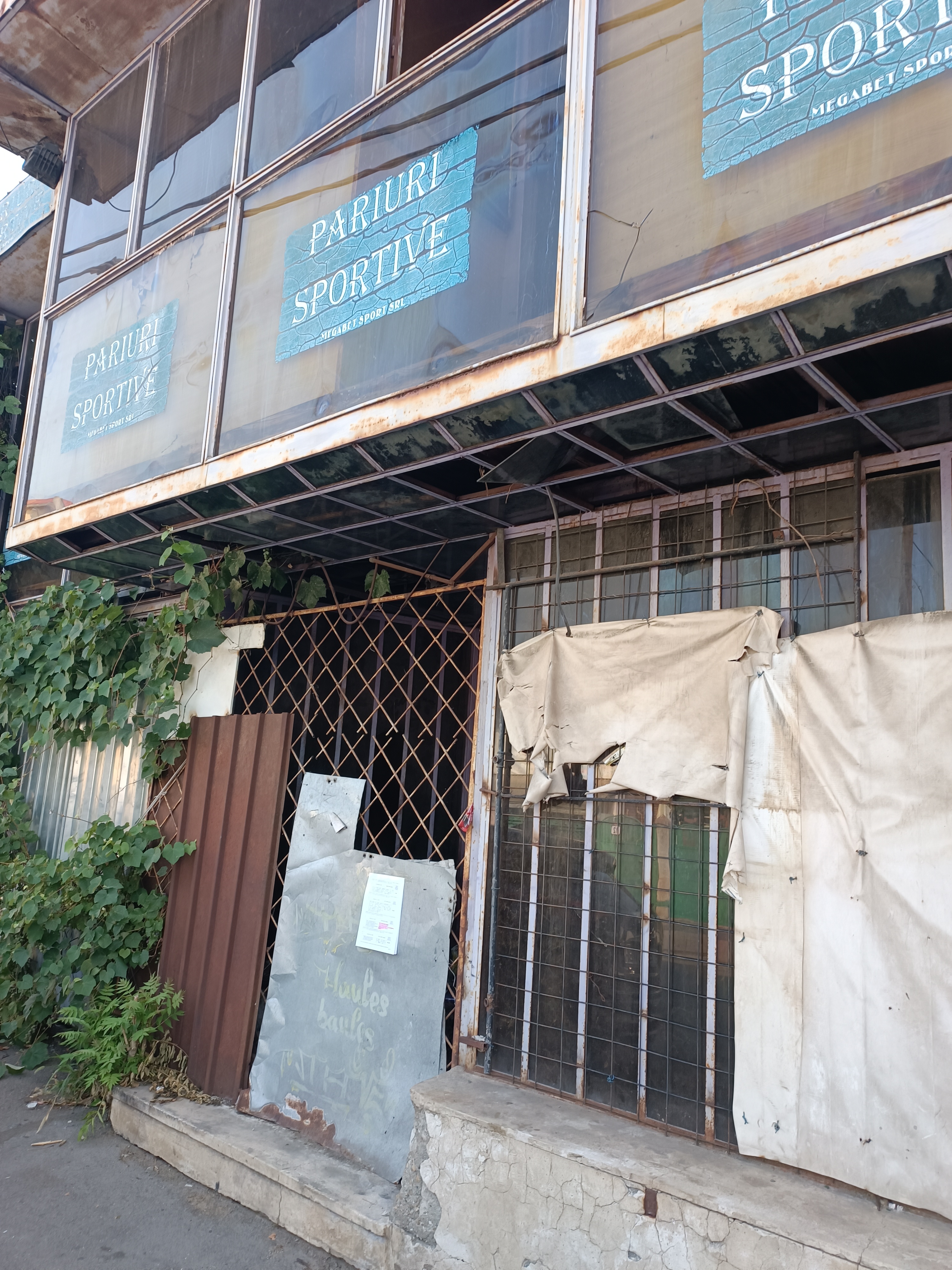 Imobil compus di teren in suprafata de 460 mp din acte (416 mp din masuratori) si constructie de 195,20 mp desfasurat - amprenta la sol 97,60 mp