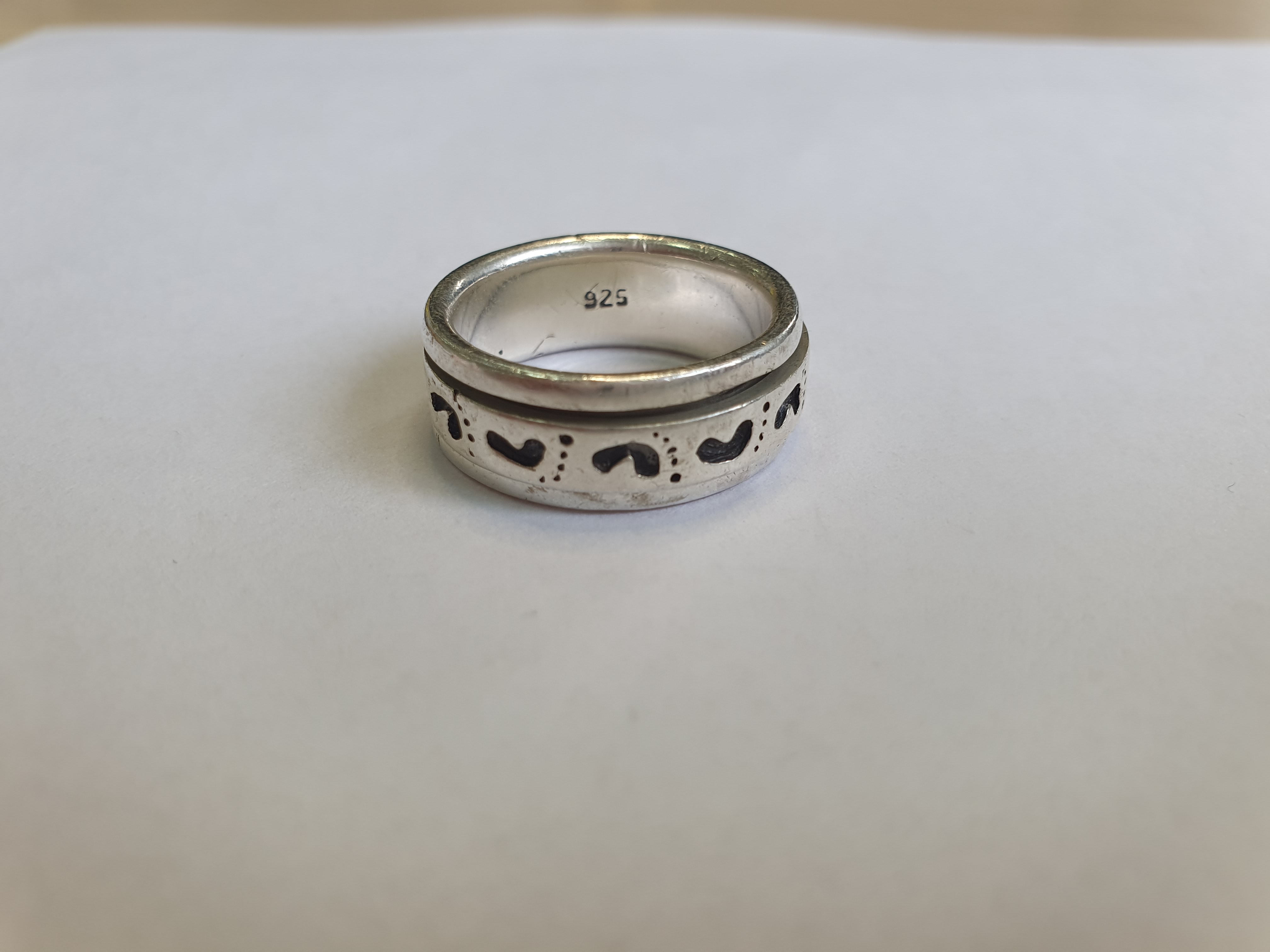 Bijuterii din argint de 925‰ - pret cuprins intre 23 lei/g - 25 lei/g - cantitate 144,46 g
Bijuterii din aur de 375‰, 585‰ , 750‰ - pret cuprins intre de 270 lei/g - 570 lei/g cantitate 16,61 g
1 inel aur 585‰ model tip logodna cu 2 diamante naturale cca. 0,08ct, greutate 1,92 gr. Bunul este evaluat per piesă.
1 bratara aur 750‰ cu 69 diamante naturale cca 3.45 ct, greutate 8,22 gr. Bunul este evaluat per piesă.