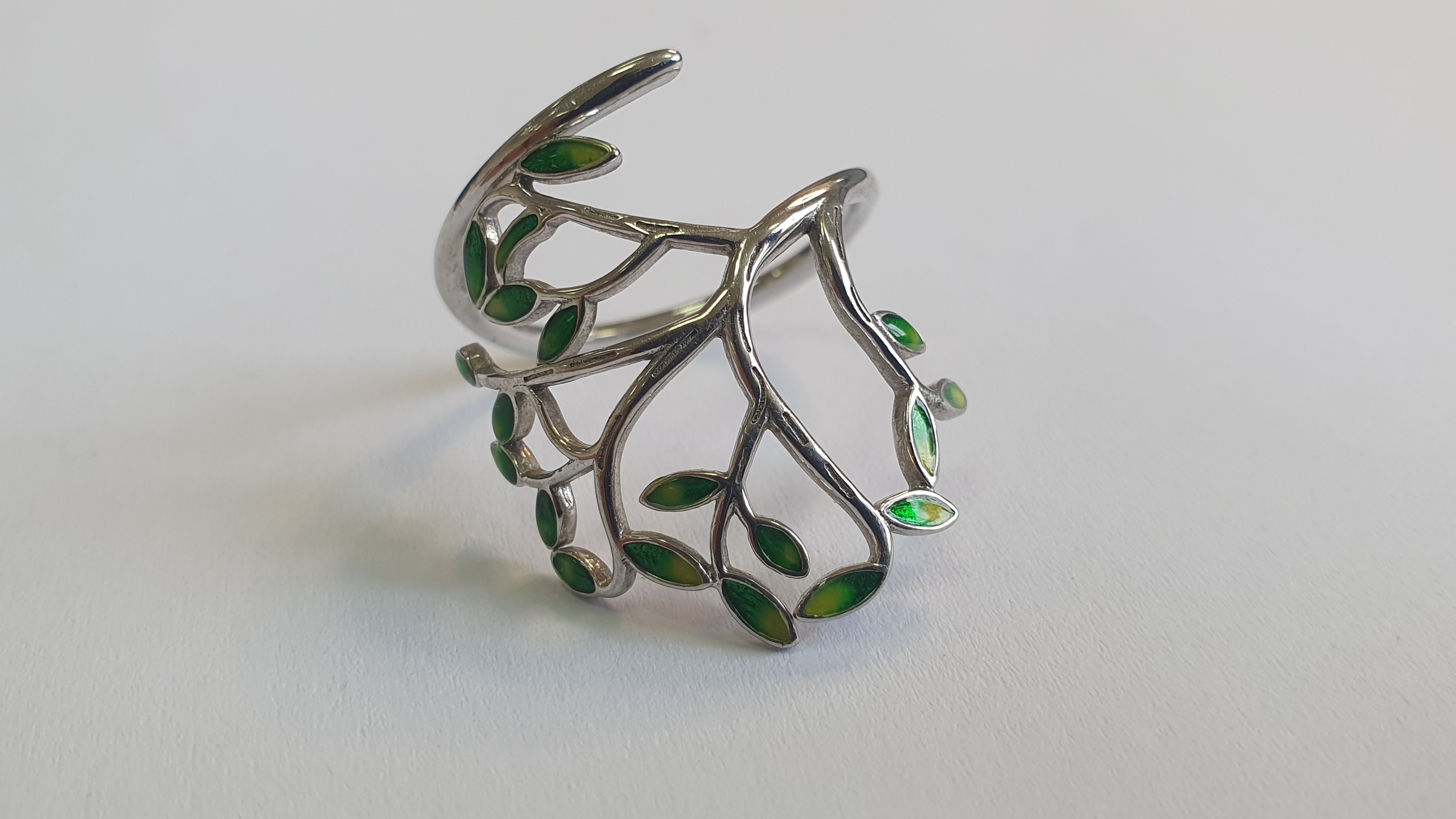 Bijuterii din argint de 925‰, - pret cuprins între
20 lei/g - 27 lei/g - cantitate 334,89 g
Bijuterii din aur de 585‰, 750‰ - pret cuprins între
430 lei/g - 570 lei/g, cantitate 16,62 g