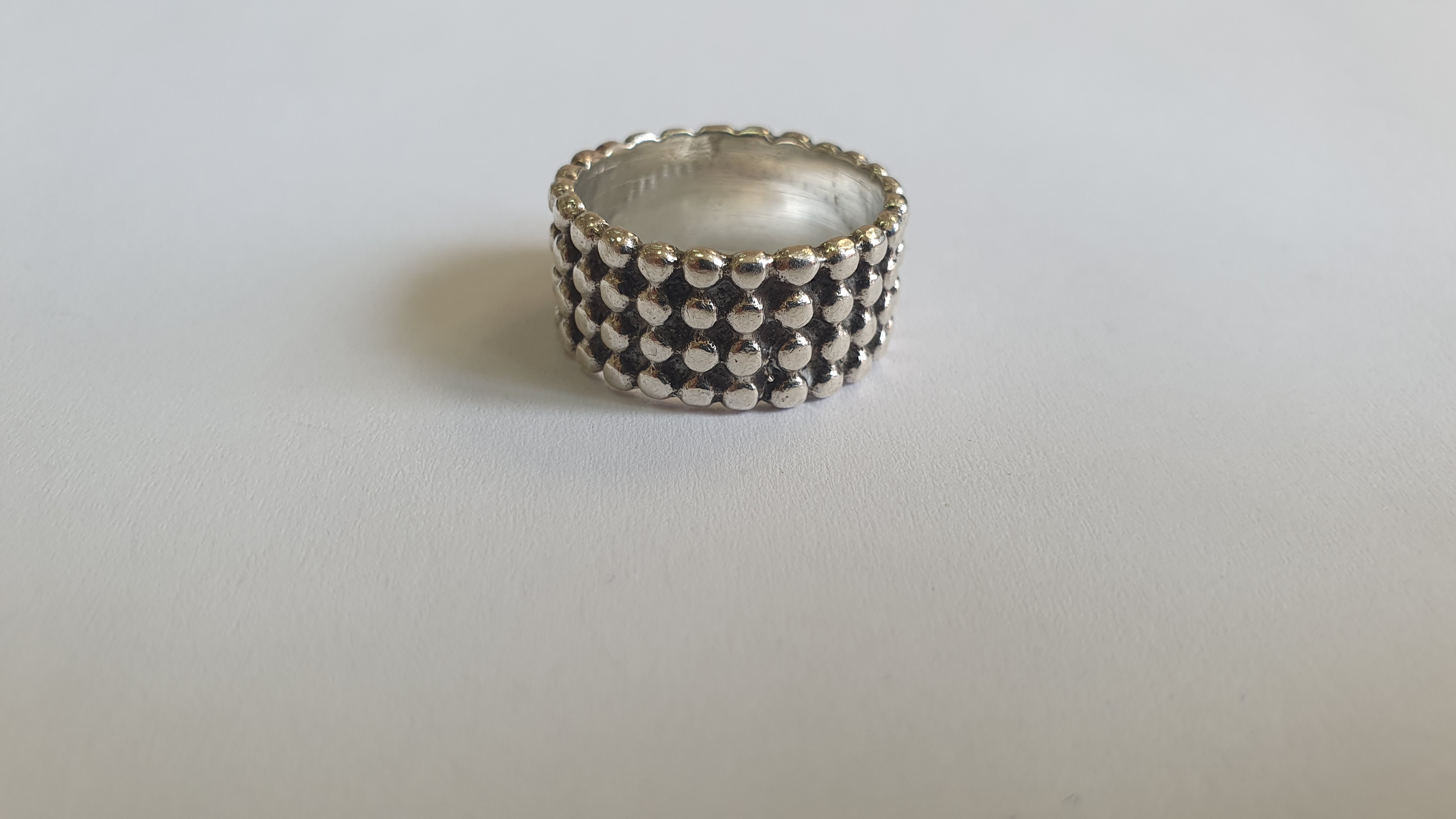 Bijuterii din argint de 925‰, - pret cuprins între
20 lei/g - 27 lei/g - cantitate 334,89 g
Bijuterii din aur de 585‰, 750‰ - pret cuprins între
430 lei/g - 570 lei/g, cantitate 16,62 g