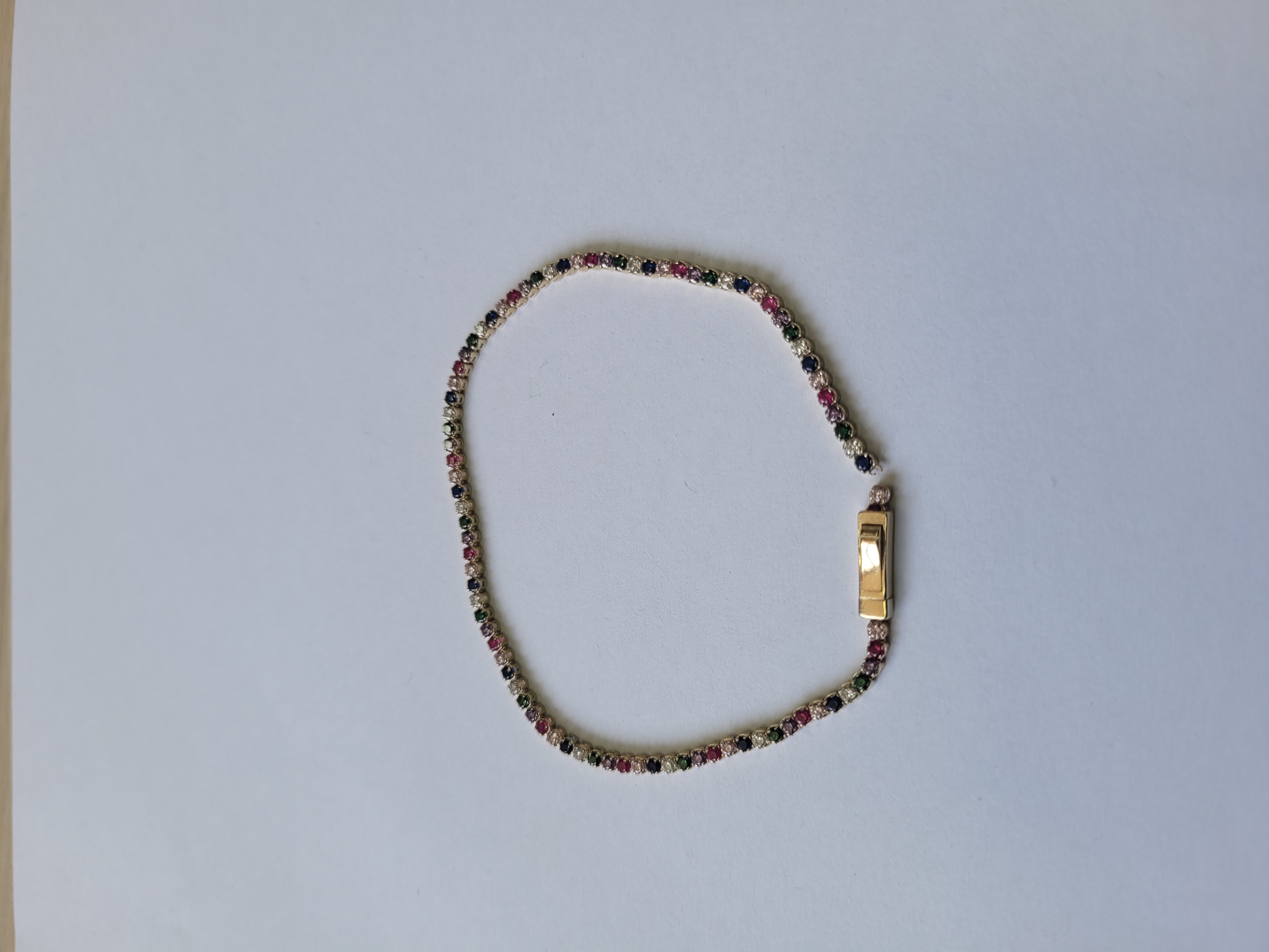 Bijuterii din argint de 925‰ - pret cuprins între
20 lei/g - 25 lei/g - cantitate 79,63 g
Bijuterii din aur de 585‰, 750‰ - pret cuprins între
410 lei/g - 570 lei/g - cantitate 19,88 g
1 cercel argint 925‰, model tip creola cu o perlă de cultură, cca. 5,91 ct, greutate 2,61 gr. Bunul este evaluat per piesă