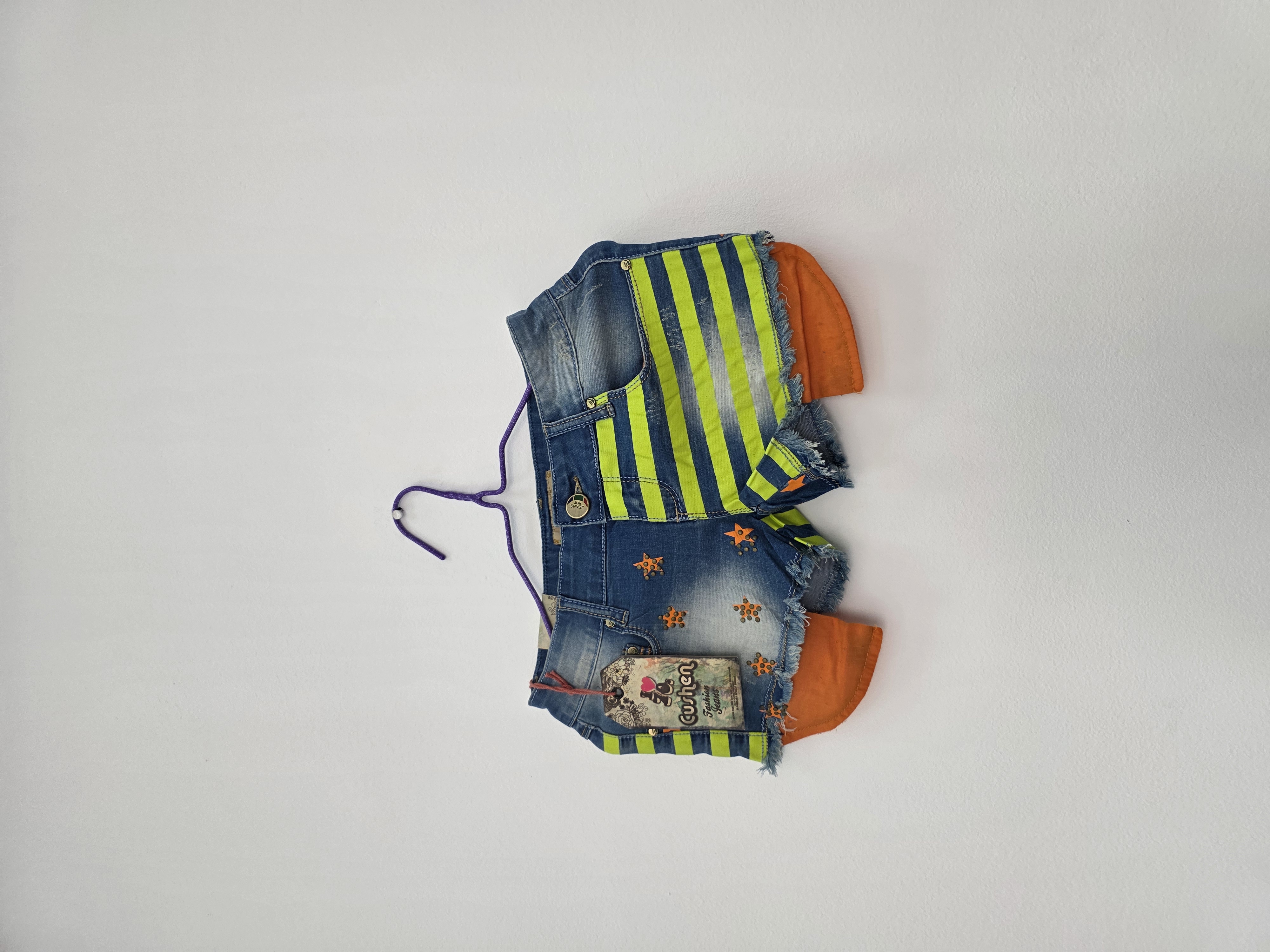 Pantaloni scurti diferite marimi, modele si culori