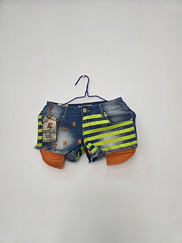 Pantaloni scurti diferite marimi, modele si culori