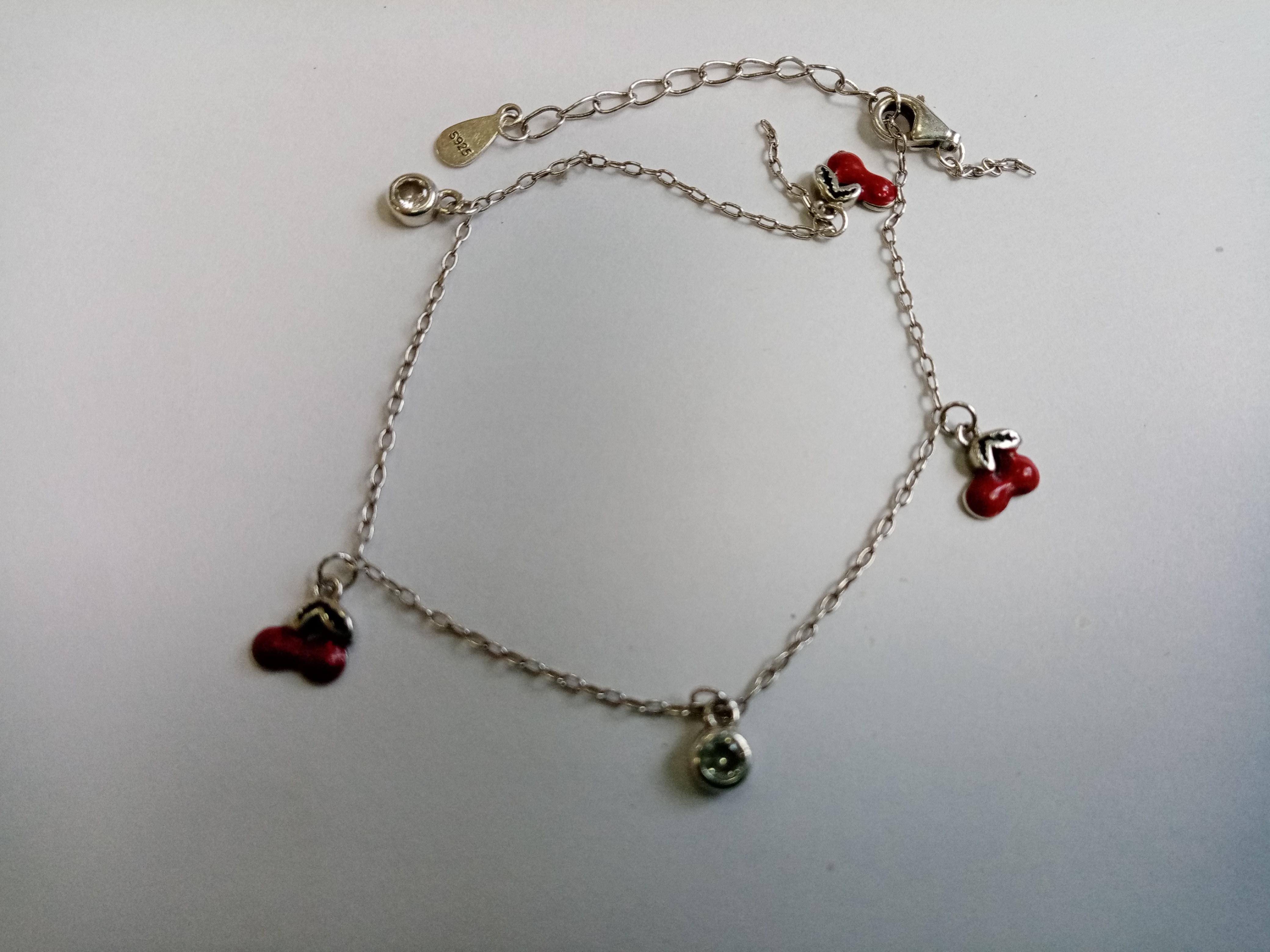 Bijuterii din argint de 925‰, - pret cuprins între 15 lei/g - 25 lei/g - cantitate 70,18 g
Bijuterii din aur de 585 ‰, 750‰ - pret cuprins între 400 lei/g - 550 lei/g - cantitate 21,66 g
1 inel metal comun si argint 750‰, cca 1,90 gr, platou oval formă cosulet, greutate bruta 5,60 gr. Bunul este evaluat per piesă