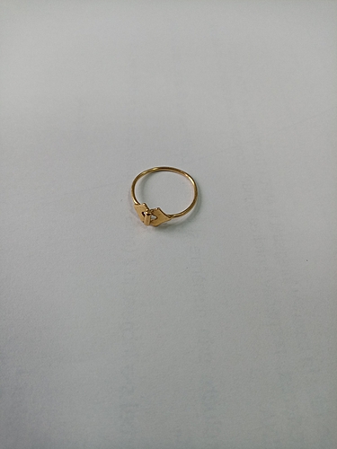Bijuterii din argint de 925‰ - pret cuprins între 
16 lei/g - 23 lei/g - cantitate 238,76 g, 390 lei/g 530 lei/g - cantitate 23 g, Bijuterii din aur de 333‰, 375‰, 585‰, 750‰ - pret între 180 lei/g - 550 lei/g - cantitate 37,72 g
1 inel aur 750‰ model fantezie cu 2 diamante cca. 0,02ct, 1 safir naturale cca 1.48 ct, greutate brută 
2,56 g. Bunul este evaluat per piesă.
1 inel argint 925‰, cu 8 diamante naturale cca. 0,08 ct, greutate brută 5,85 gr.  Bunul este evaluat per piesă.