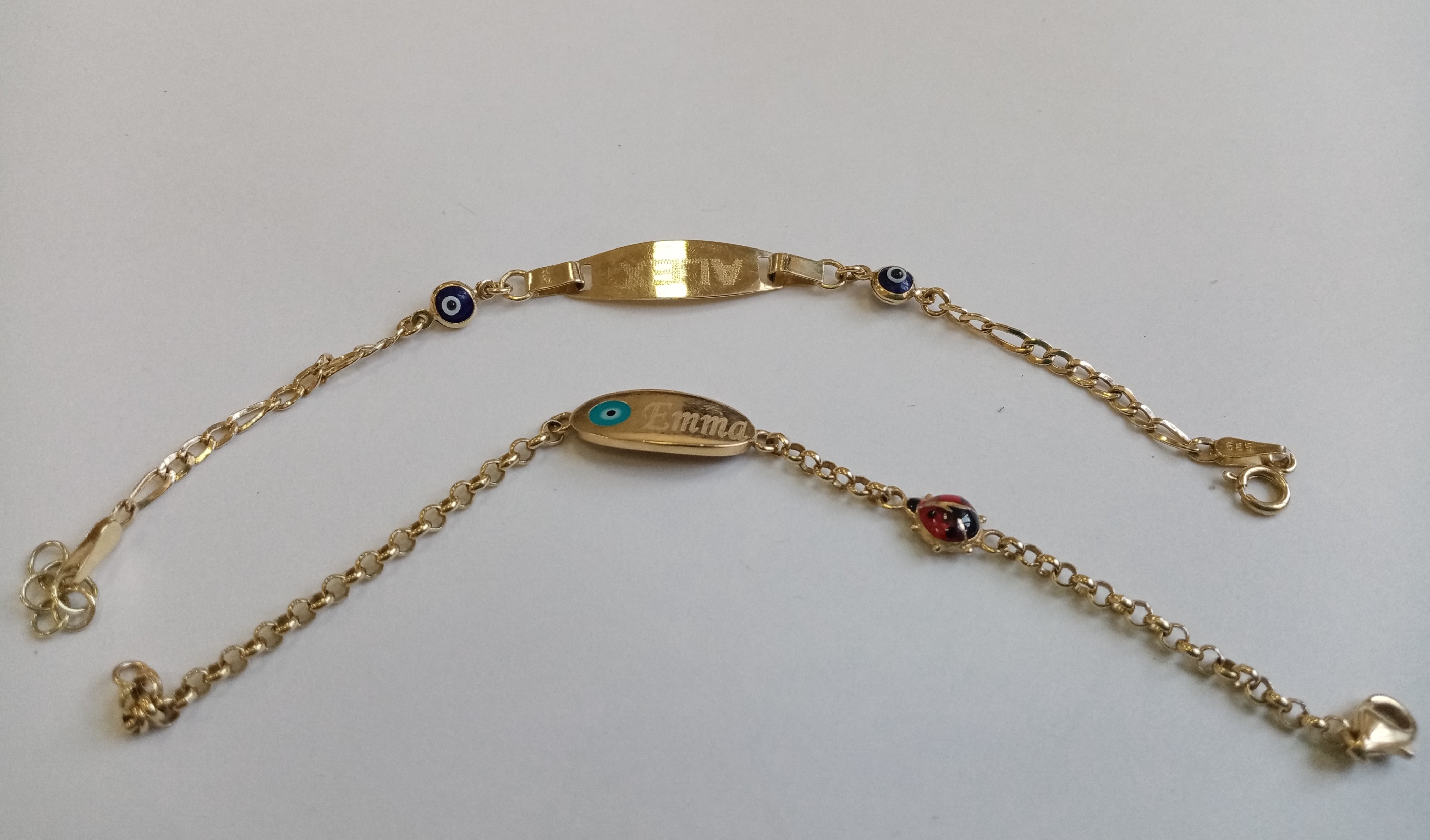 Bijuterii din argint de 925‰, - pret cuprins între 15 lei/g - 25 lei/g - cantitate 70,18 g
Bijuterii din aur de 585 ‰, 750‰ - pret cuprins între 400 lei/g - 550 lei/g - cantitate 21,66 g
1 inel metal comun si argint 750‰, cca 1,90 gr, platou oval formă cosulet, greutate bruta 5,60 gr. Bunul este evaluat per piesă