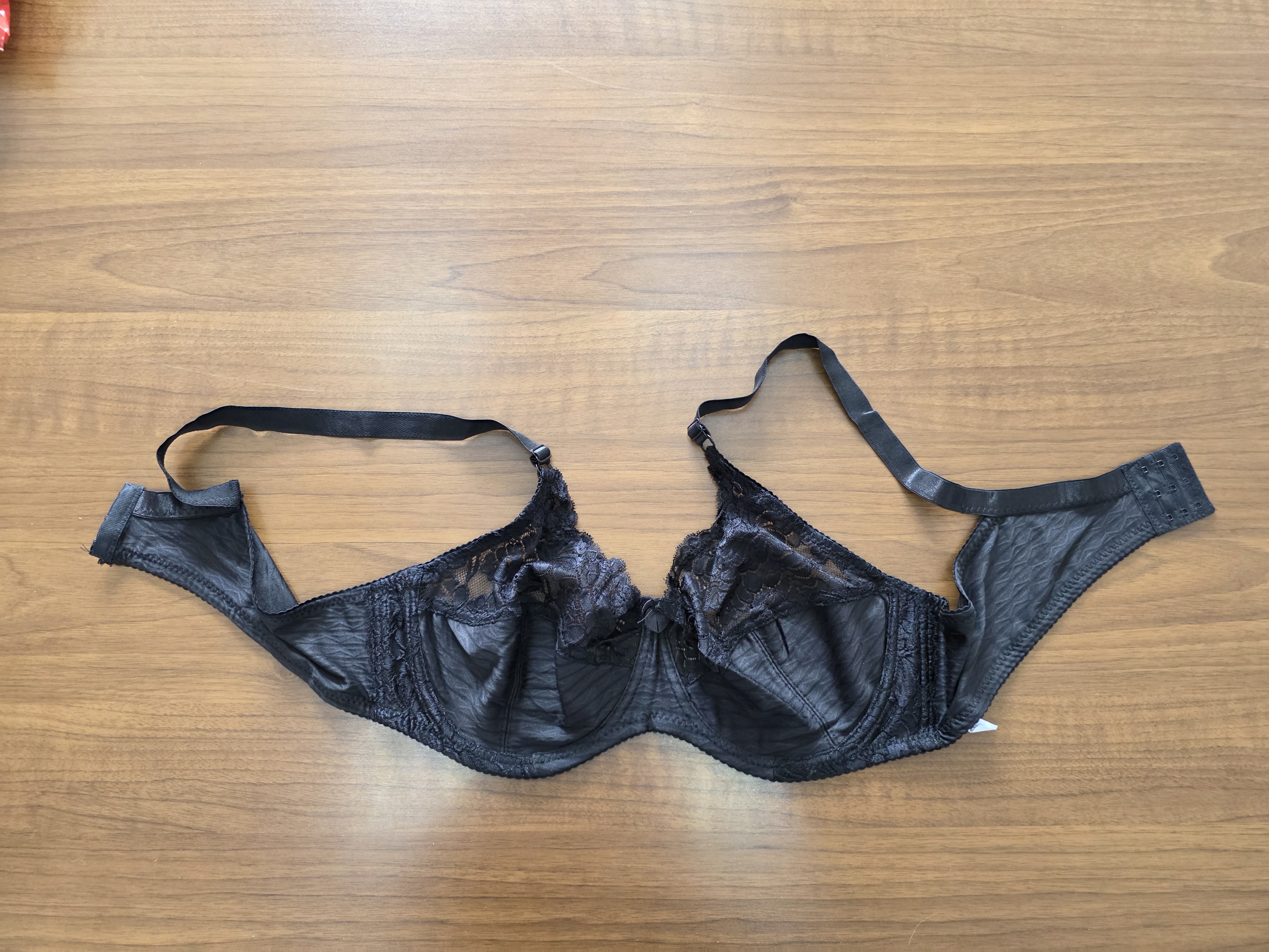 Sutiene diferite marimi, modele si culori