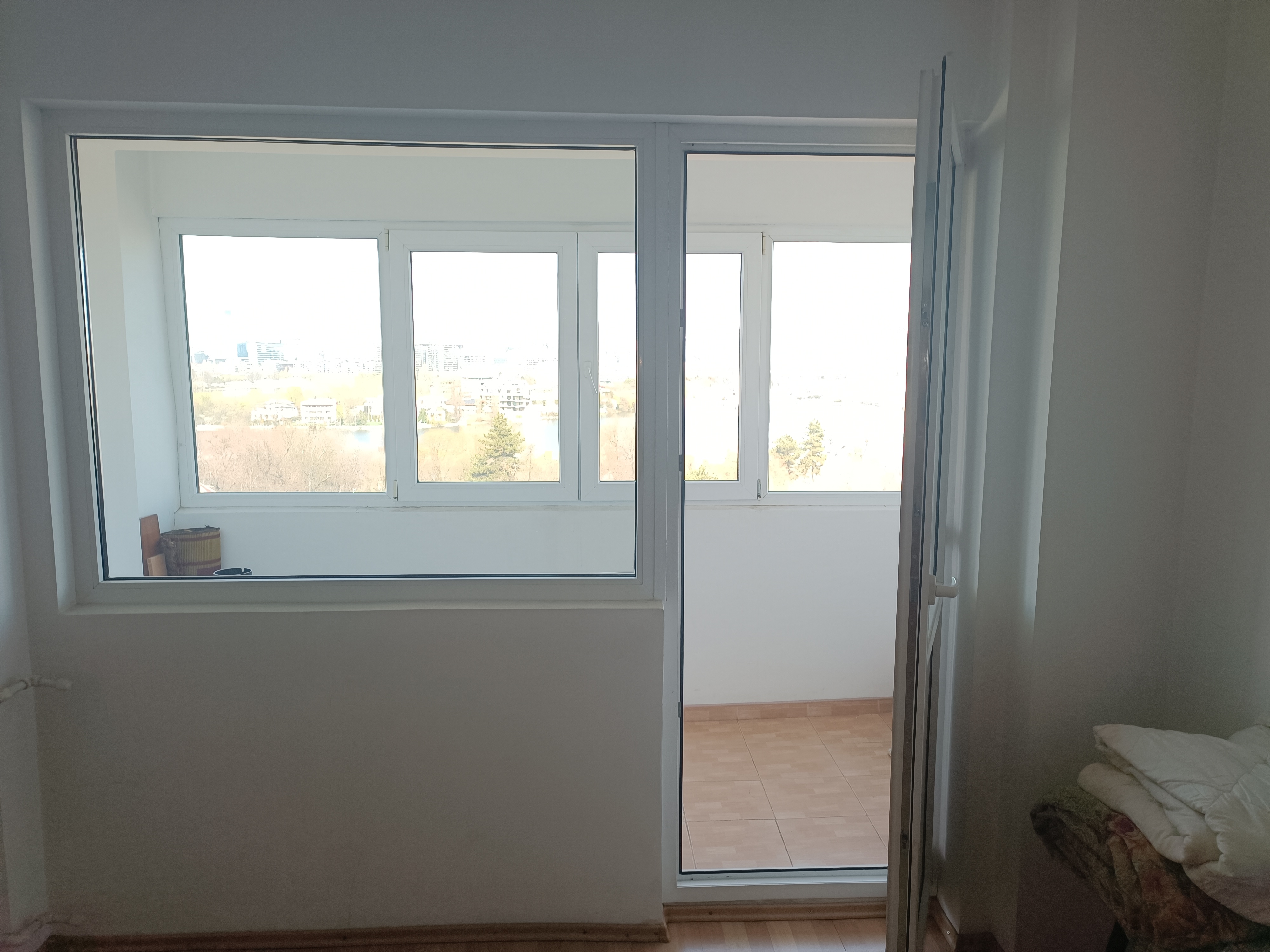 Apartament 3 camere, supraf.tot.=69,8 mp, supraf.utila=62,5, cu cota indiviza 0,28% din partile si dependintele comune ale imobilului, cota teren 9,95 mp. CF 226641-C1-U305