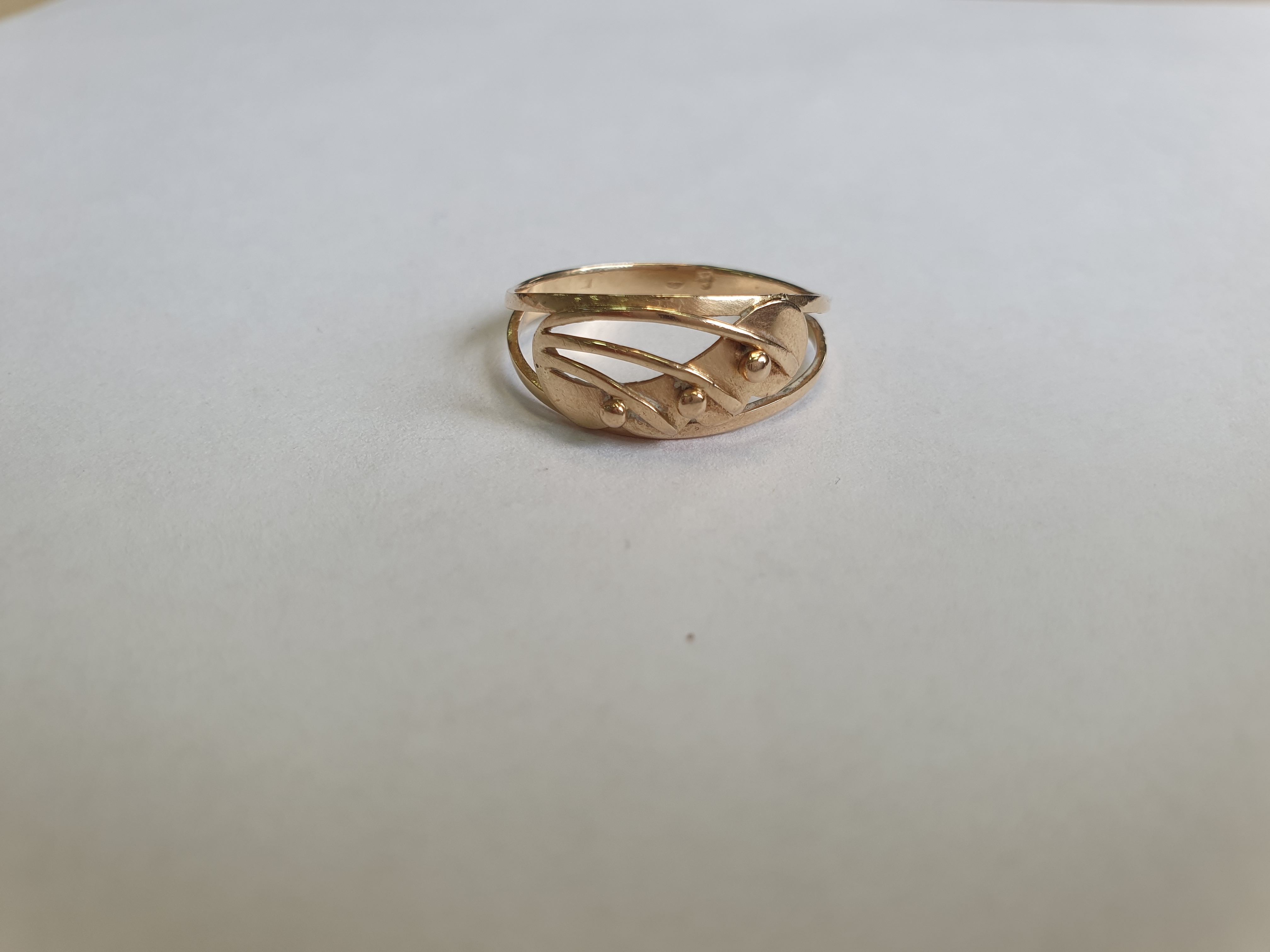 Bijuterii din argint de 925‰ - pret cuprins intre 23 lei/g - 25 lei/g - cantitate 144,46 g
Bijuterii din aur de 375‰, 585‰ , 750‰ - pret cuprins intre de 270 lei/g - 570 lei/g cantitate 16,61 g
1 inel aur 585‰ model tip logodna cu 2 diamante naturale cca. 0,08ct, greutate 1,92 gr. Bunul este evaluat per piesă.
1 bratara aur 750‰ cu 69 diamante naturale cca 3.45 ct, greutate 8,22 gr. Bunul este evaluat per piesă.