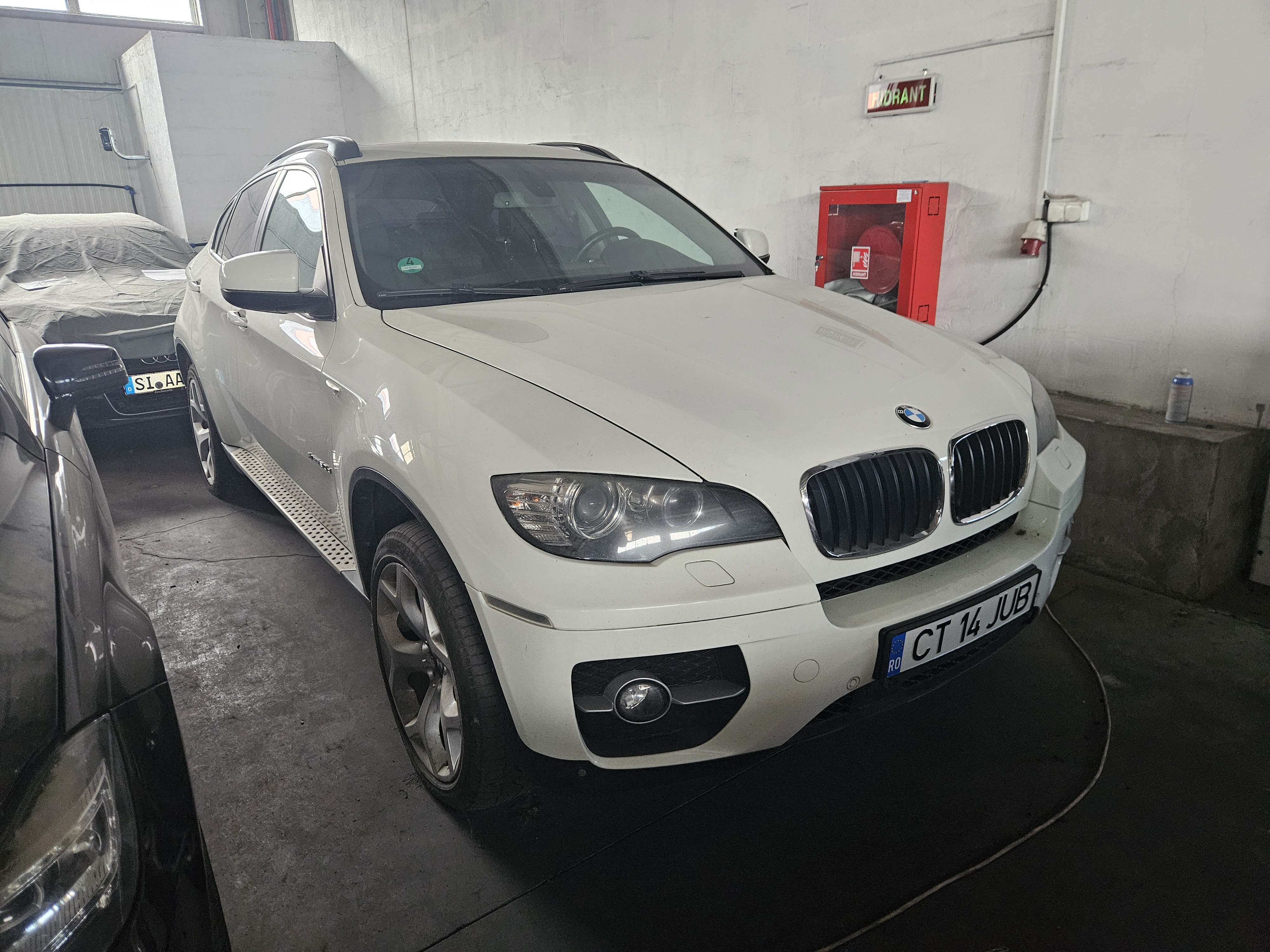 Autovehicul BMW X6, inmatriculat, uzat, tractiune integrala, fara urme de uzura sau scurgeri de ulei