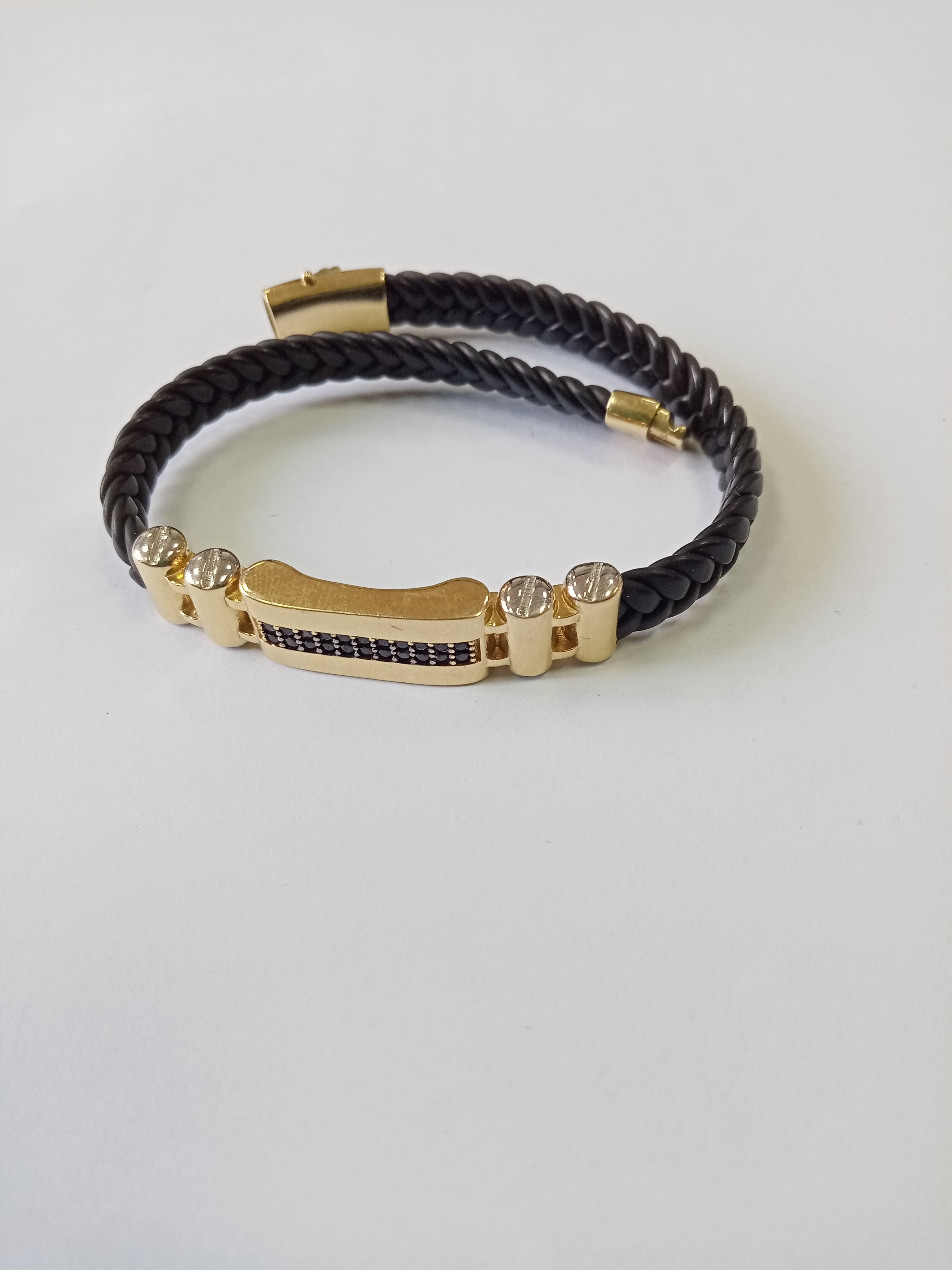 Bijuterii din argint de 925‰, - pret cuprins între   
20 lei/g - 28 lei/g - cantitate 185,78 g
Bijuterii din aur de 375‰, 585‰, 833‰  - pret cuprins între 330 lei/g - 660 lei/g, cantitate 41,38 g