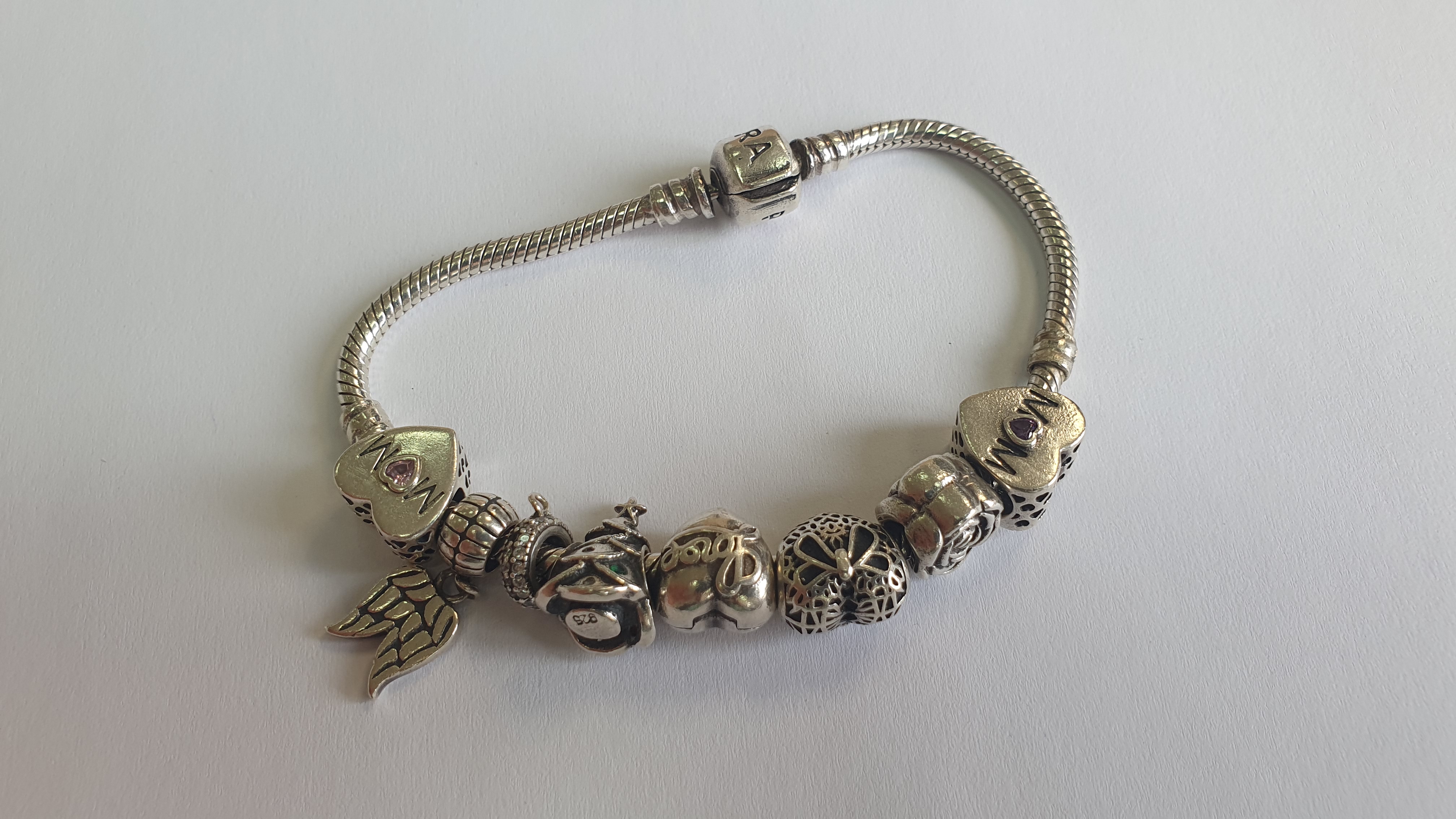 Bijuterii din argint de 925‰, - pret cuprins între
20 lei/g - 27 lei/g - cantitate 334,89 g
Bijuterii din aur de 585‰, 750‰ - pret cuprins între
430 lei/g - 570 lei/g, cantitate 16,62 g