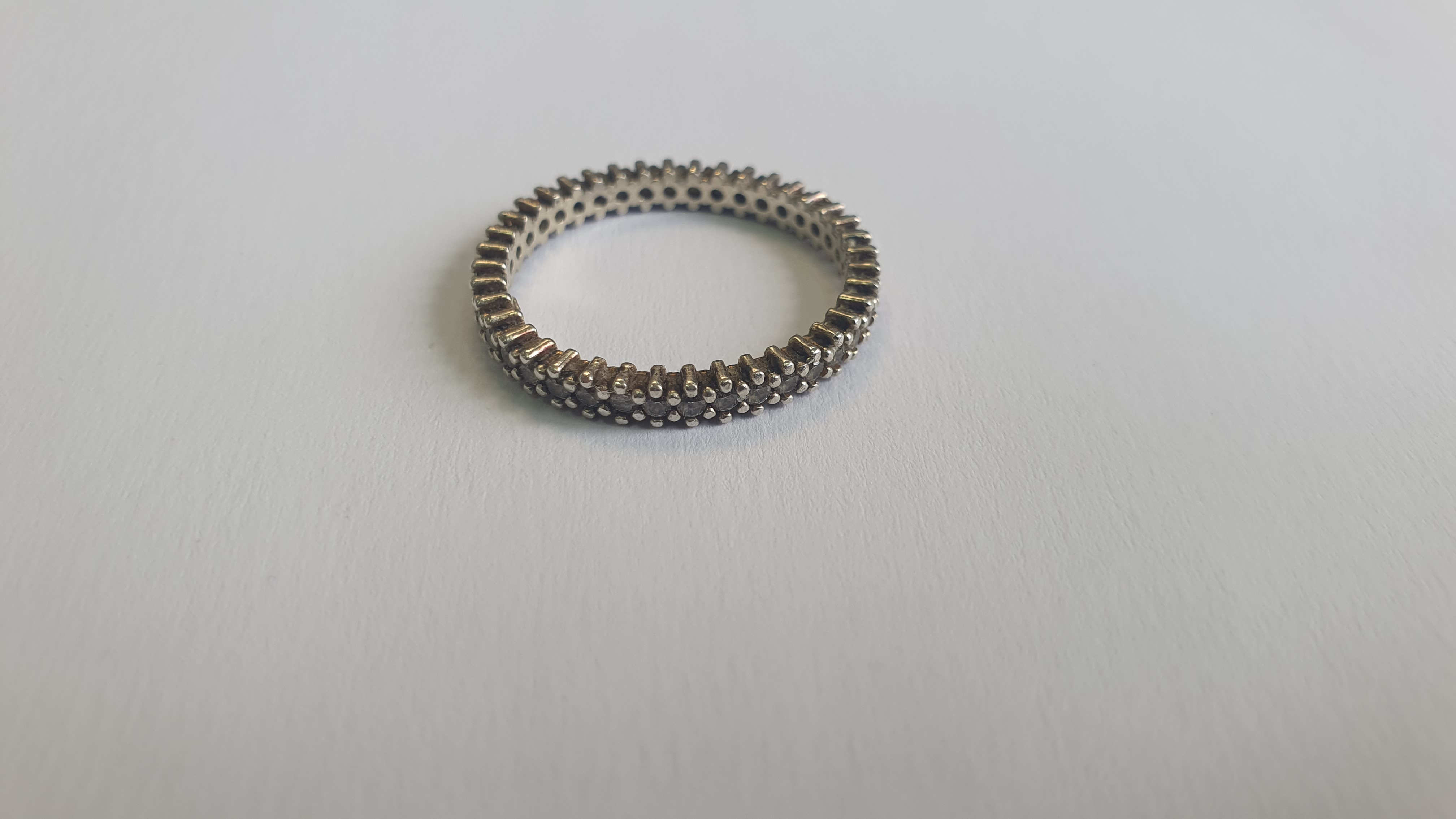 Bijuterii din argint de 925‰, - pret cuprins între 17 lei/g - 23 lei/g - cantitate 191,62 g
Bijuterii din aur de 375 ‰, 585‰ - pret cuprins între 280 lei/g - 430 lei/g - cantitate 18,04 g
1 inel aur 750‰, model tip solitar cu 1 diamant natural cca 0.23ct, greutate bruta 2,13 gr. Bunul este evaluat per piesă