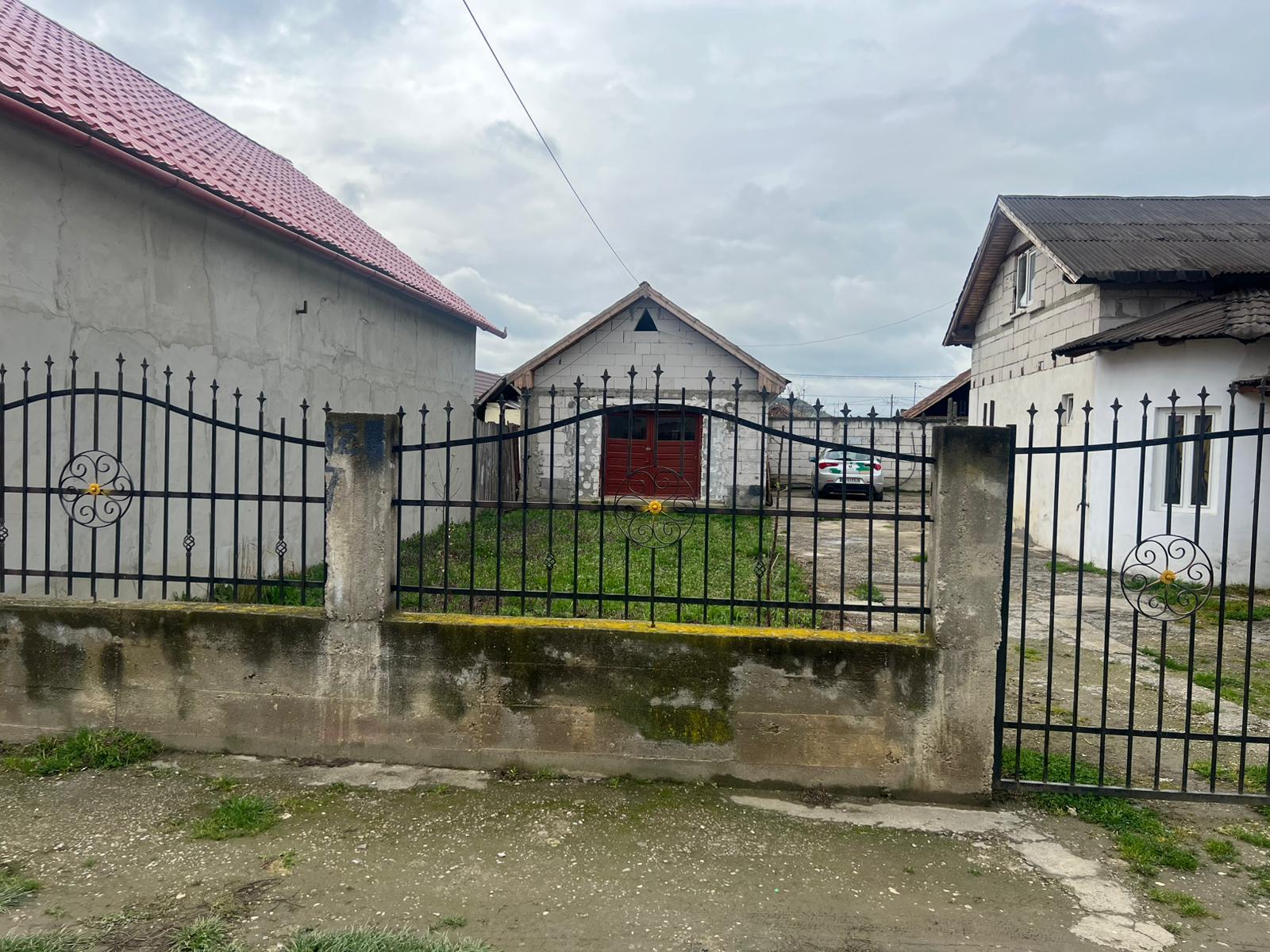 Locuință 77 mp și teren curți construcții de 302 mp - loc. Sebeș - jud. Alba