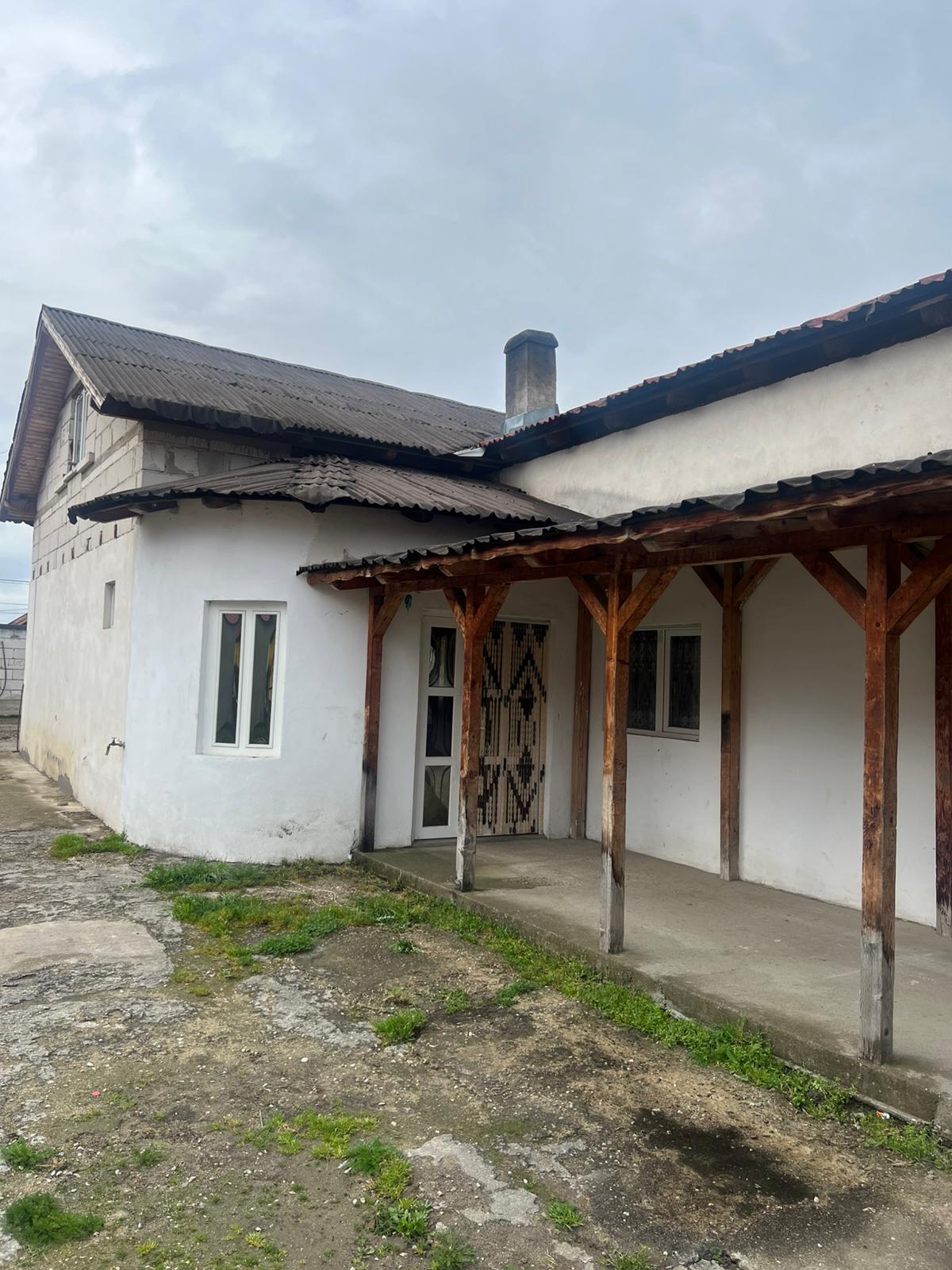 Locuință 77 mp și teren curți construcții de 302 mp - loc. Sebeș - jud. Alba