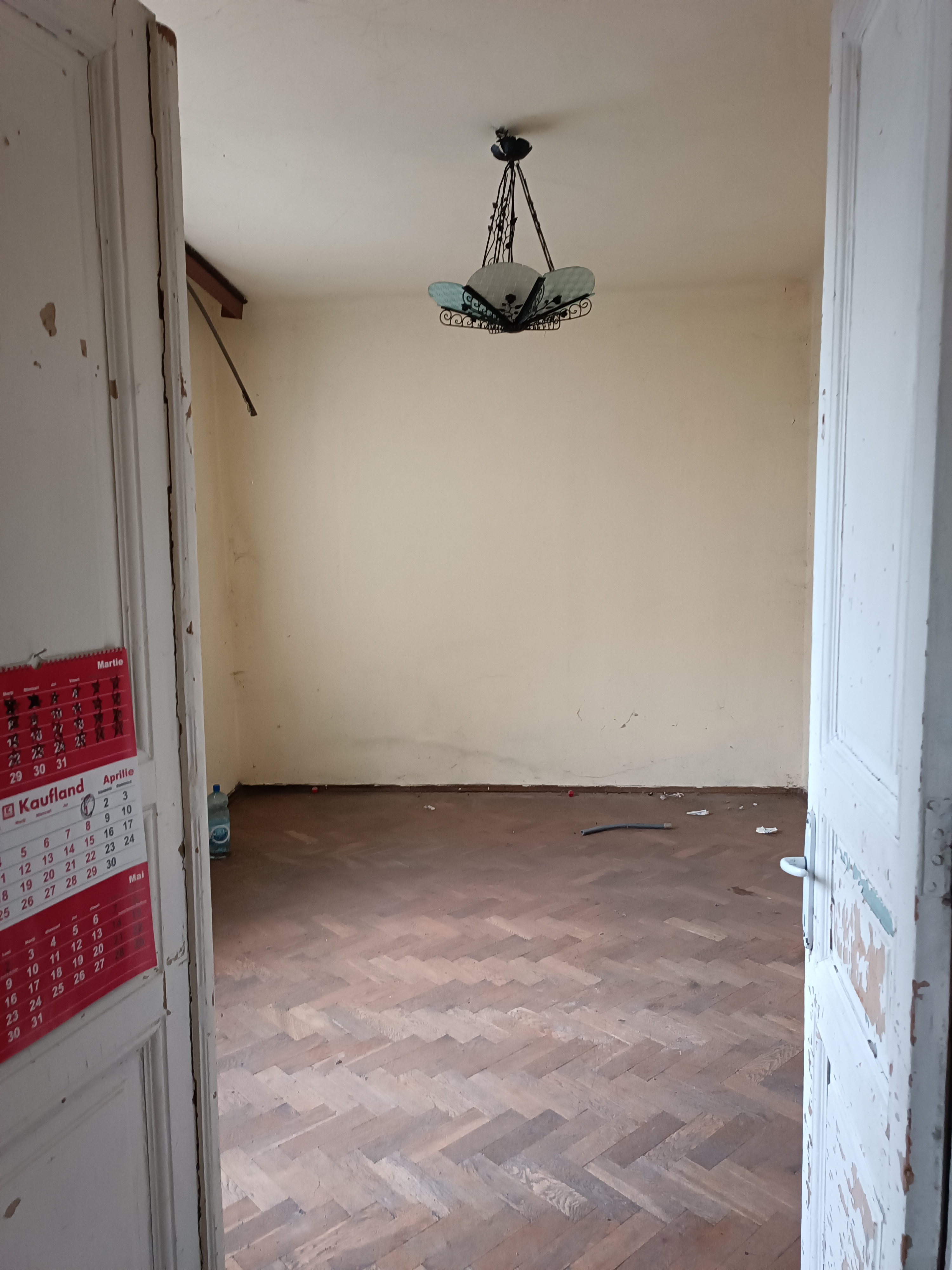 Apartament situat pe 2 nivele - etaj 1 + mansarda + pivnita - suprafata utila 80.2 mp