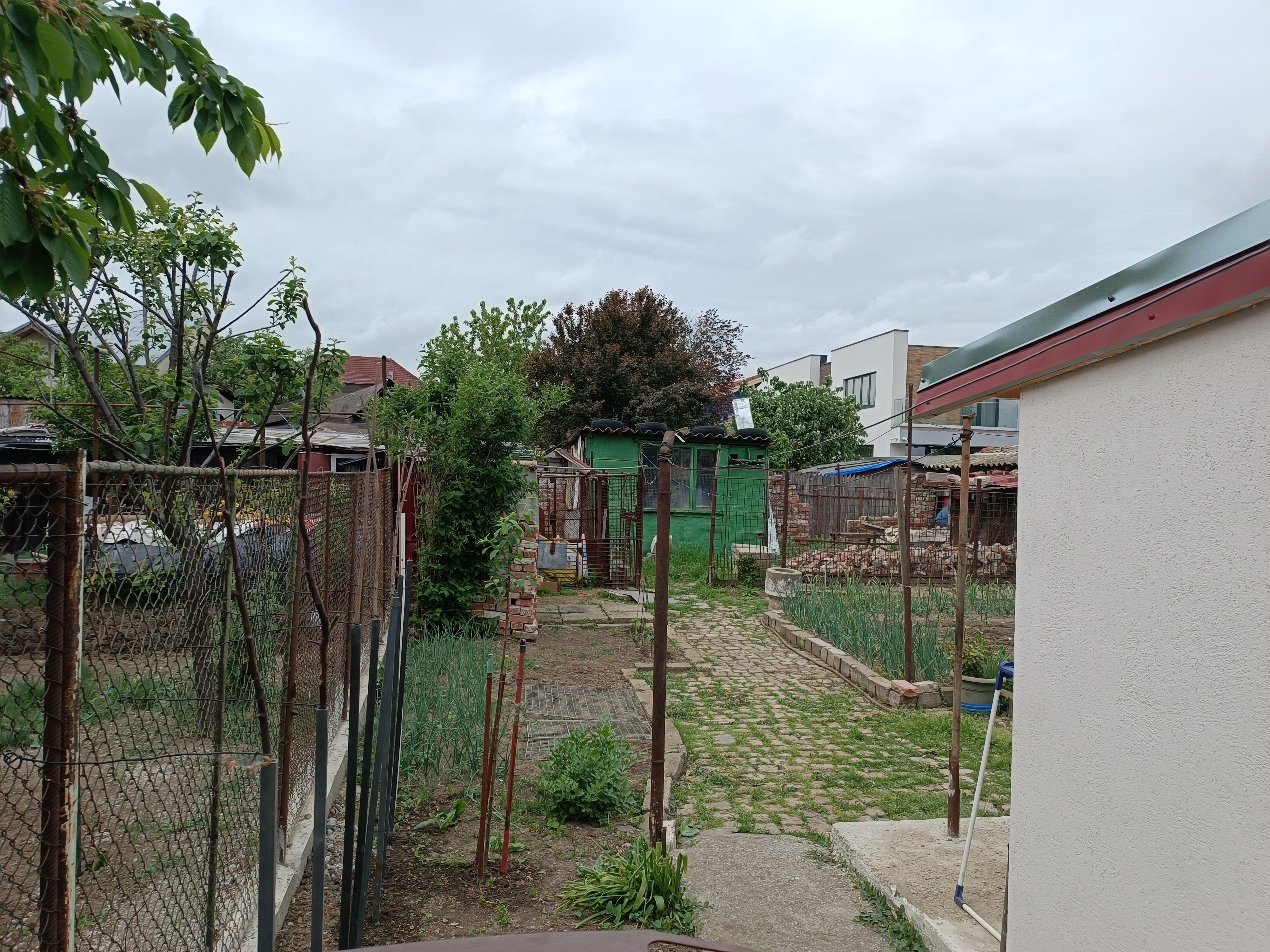 Teren si constructie demolabila