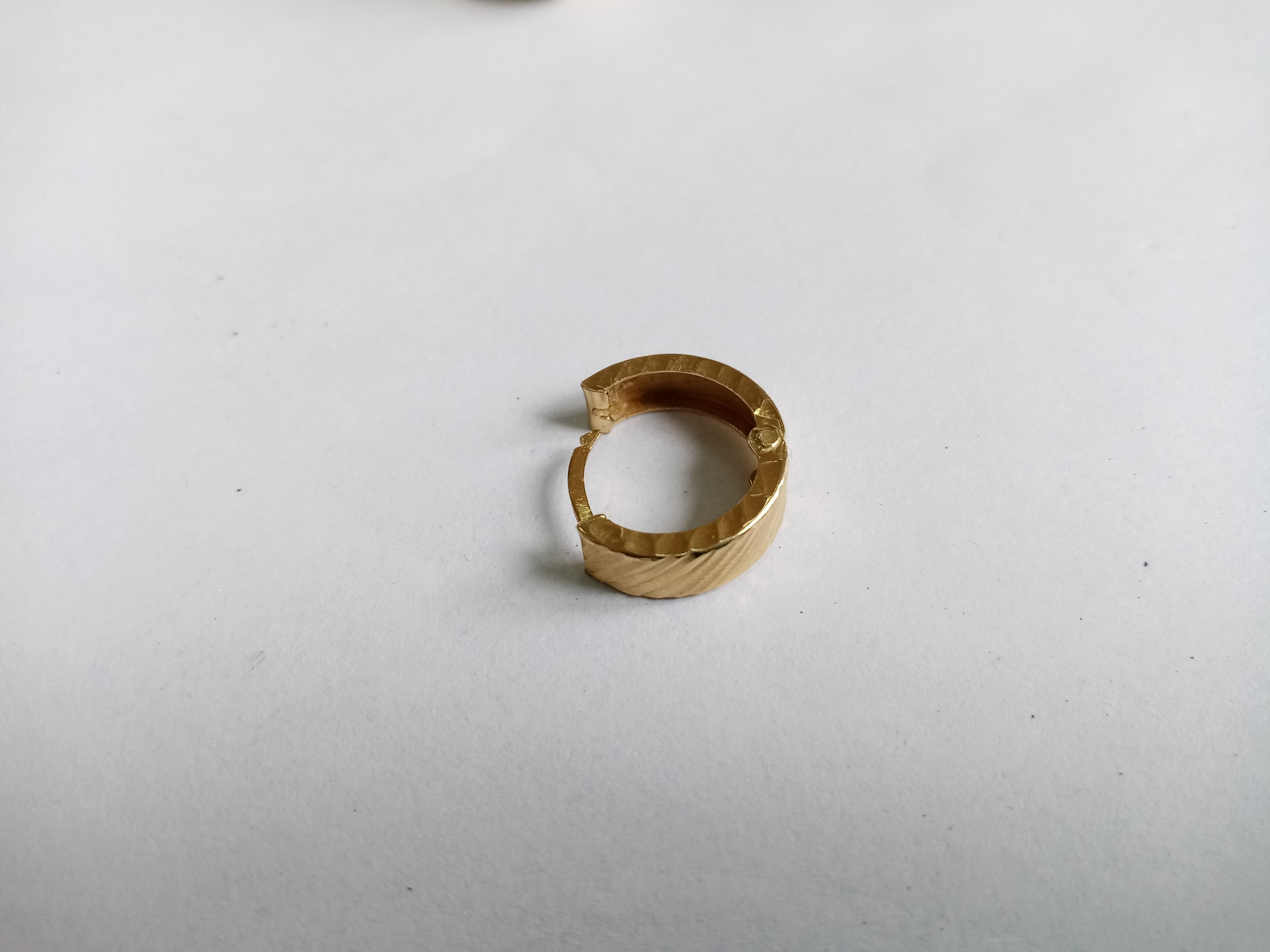 Bijuterii din argint de 925‰, - pret cuprins între
20 lei/g - 25 lei/g - cantitate 13,03 g
Bijuterii din aur de 585‰, 750‰ - pret cuprins între 430 lei/g - 550 lei/g, cantitate 1,74 g