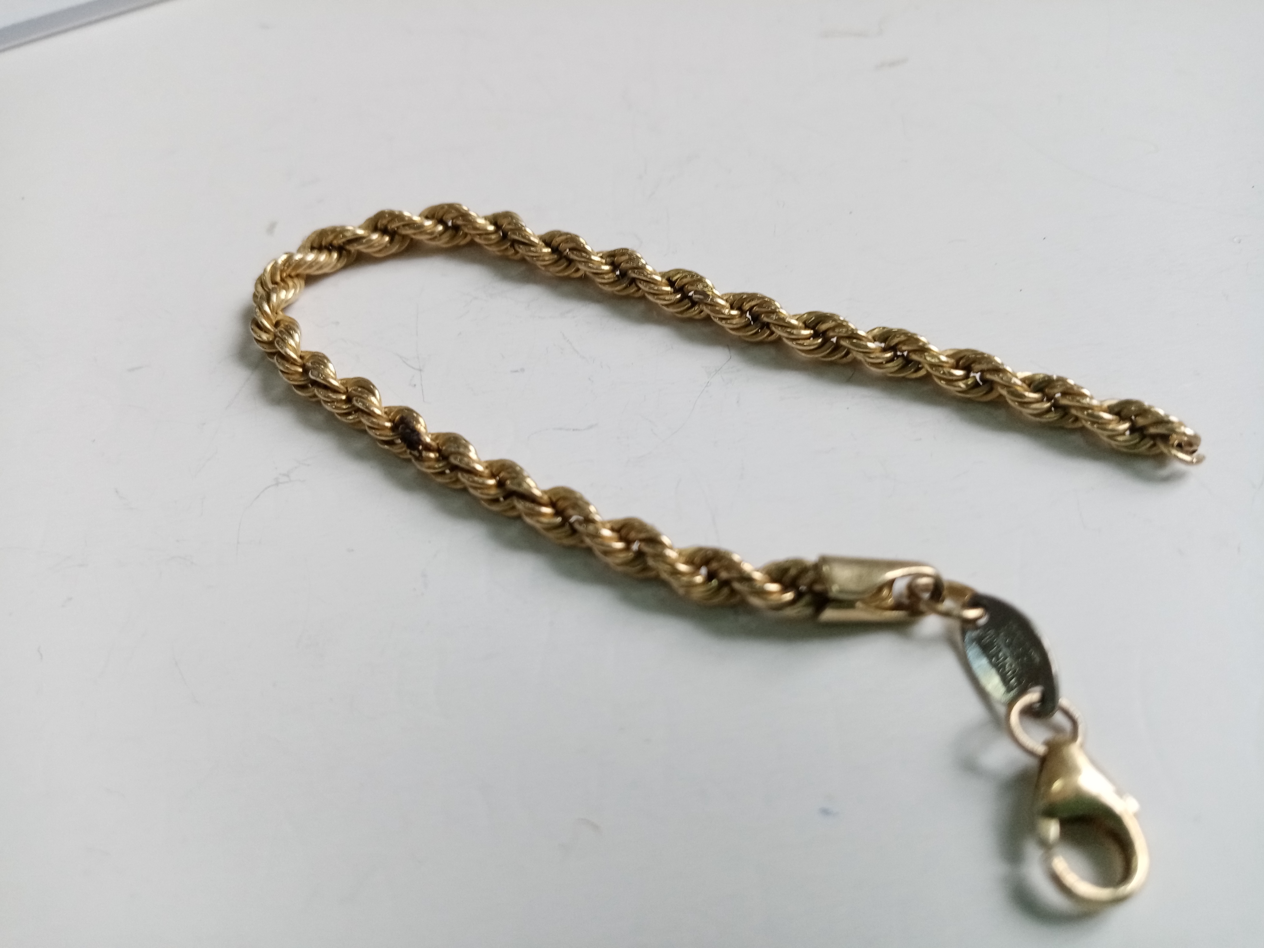 Bijuterii din argint de 925‰, - pret cuprins între   
10 lei/g - 30 lei/g - cantitate 47,02 g
Bijuterii din aur de 585‰ - pret 430 lei/g - cantitate 0,47 g