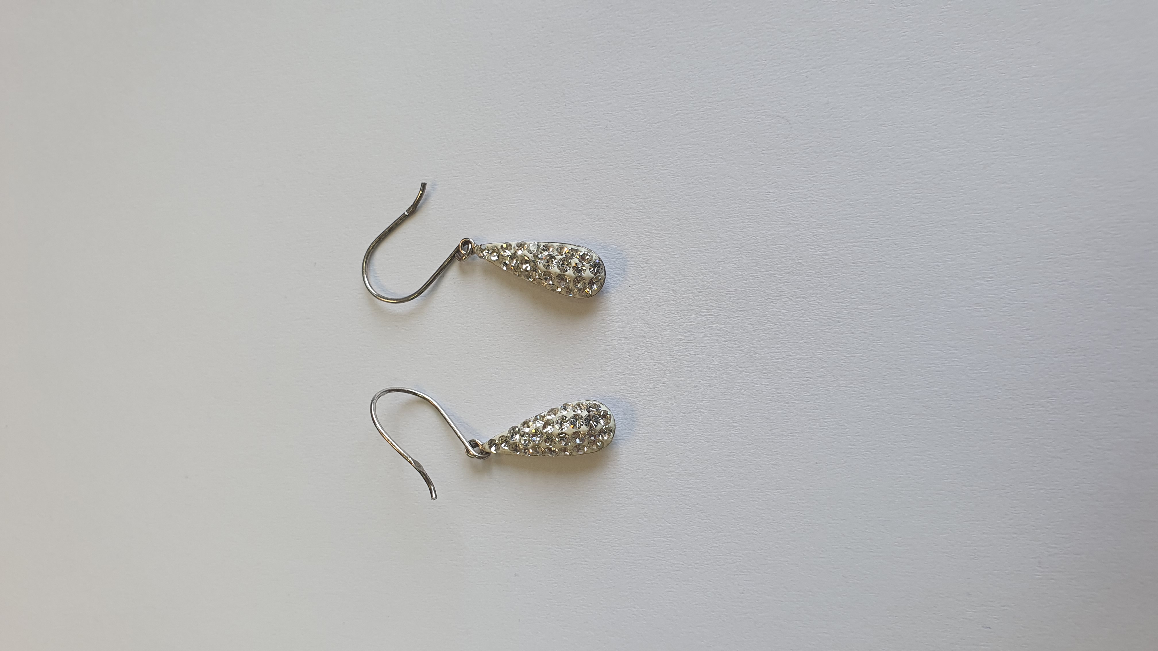 Bijuterii din argint de 925‰, - pret cuprins între
20 lei/g - 25 lei/g - cantitate 114,62 g
Bijuterii din aur de 585‰ - pret cuprins între 400 lei/g
- 430 lei/g, cantitate 14,99 g