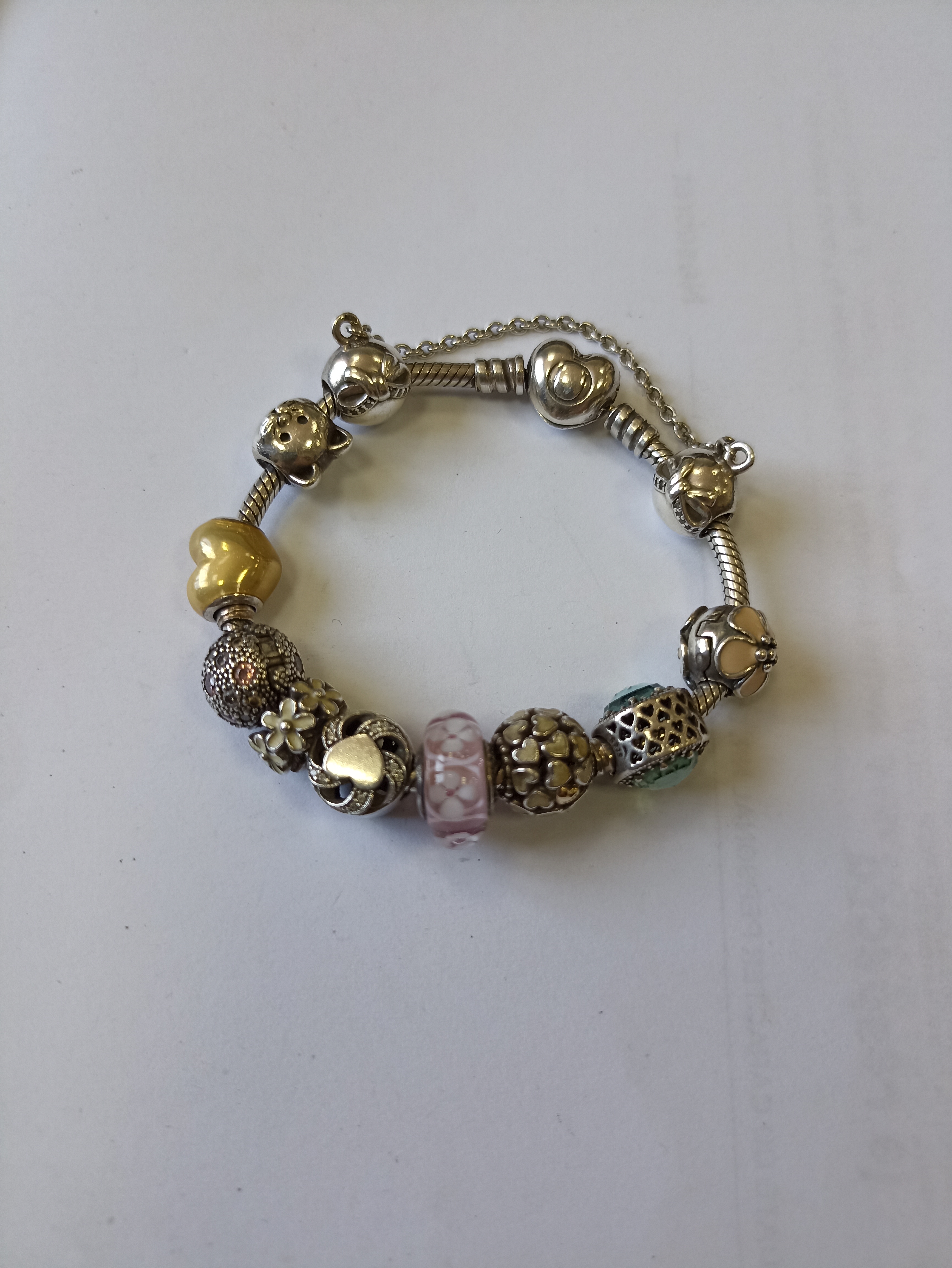 Bijuterii din argint de 800‰, 925‰, - pret cuprins între  23 lei/g - 25 lei/g - cantitate 220,56 g
Bijuterii din aur de 585‰, 833‰ - pret cuprins între            450 lei/g - 580 lei/g, cantitate 2,82 g