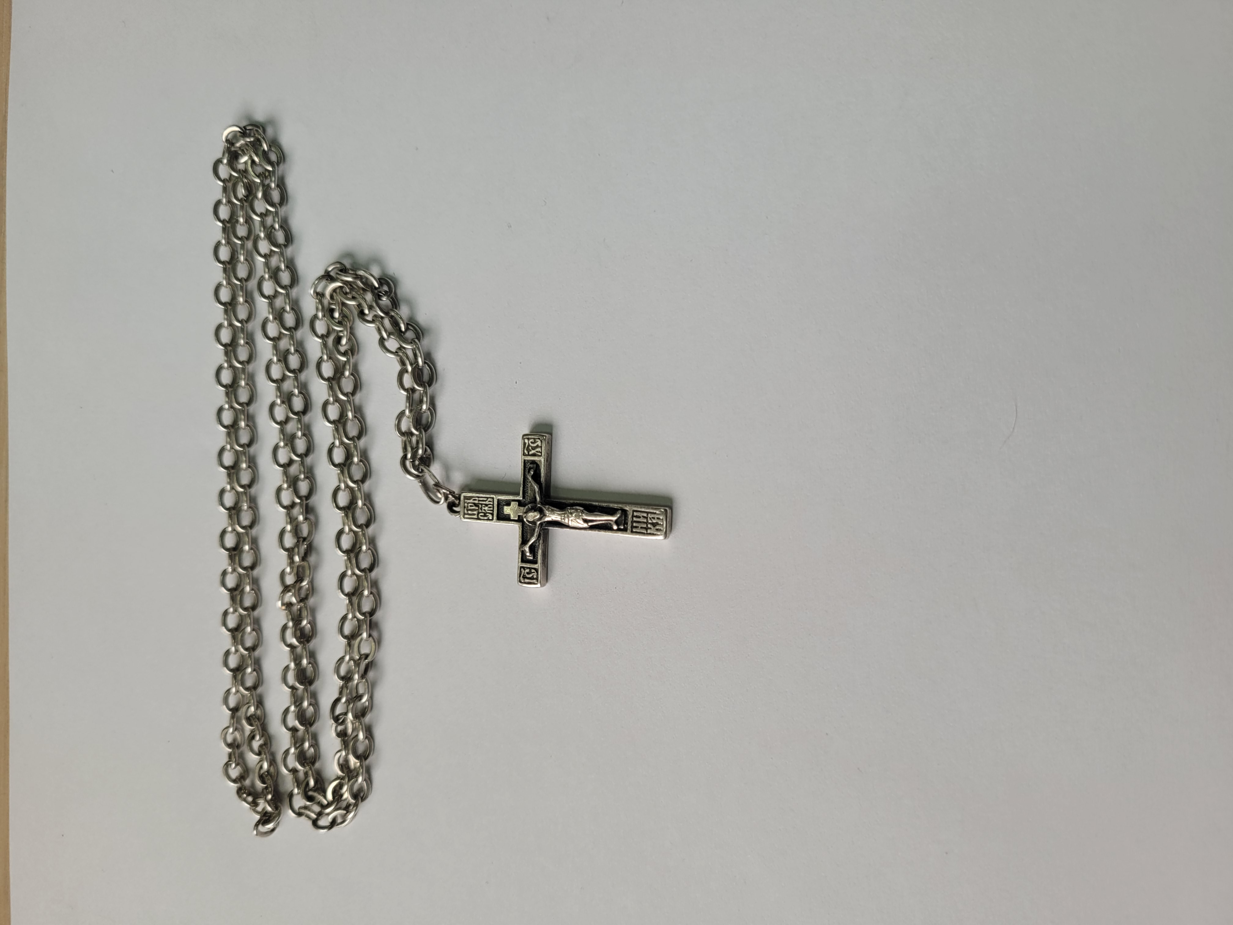 Bijuterii din argint de 925‰ - pret cuprins între
23 lei/g - 25 lei/g - cantitate 138,75 g
Bijuterii din aur de 585‰, 750‰ - pret cuprins între
450 lei/g - 570 lei/g - cantitate 15,63 g
1 inel argint 925‰, model floral cu 1 rubin natural cca. 1,36 ct, greutate 1,47 gr. Bunul este evaluat per piesă