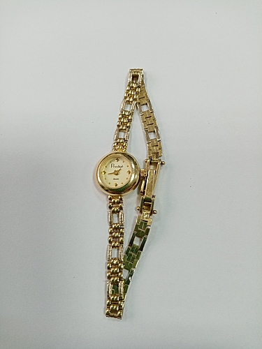 Bijuterii din argint de 925‰ - pret cuprins între 25 lei/g - 28 lei/g - cantitate 165,43 g
Bijuterii din aur de 585‰ - pret cuprins intre 470 lei/g- 520 lei/g - cantitate 10,35 g
1 ceas din metal galben - aur 585‰ cu cadran rotund mic inscriptionat în interior Prestige/Quartz si bratara cu gliduri,remontor metal comun, greutate brută 12,02 g, greutate neta 8.50 g Bunul este evaluat per piesă.
1 inel din metal alb, argint 925‰,  model tip verigheta cu pietre incolore (diamante) dispuse intr-o aplicatie tip cruce, greutate 16,57 g. Bunul este evaluat per piesă.