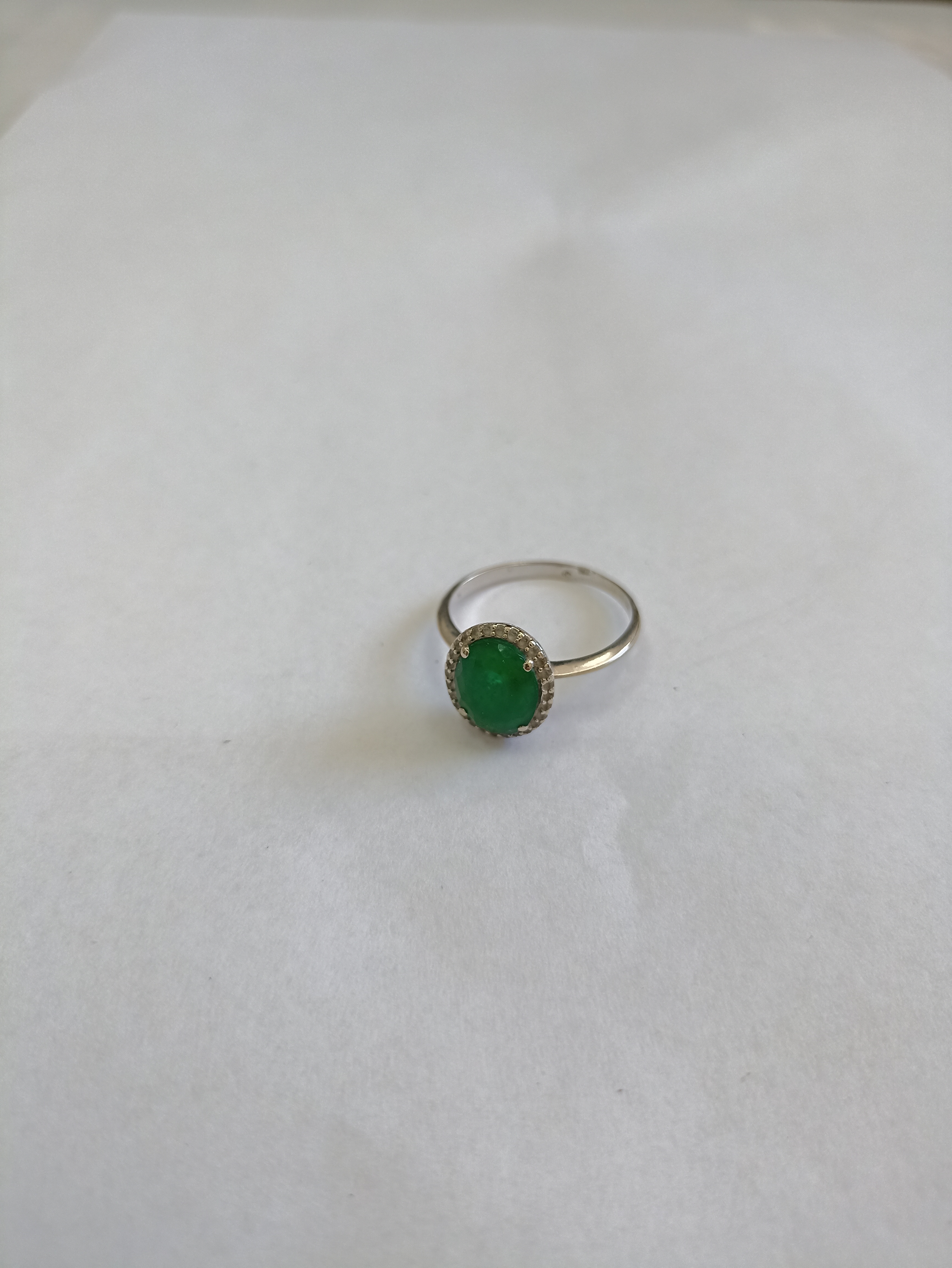 Bijuterii din argint de 925‰ - pret cuprins între 
23 lei/g - 25 lei/g - cantitate 146,11 g  Bijuterii din aur de 585‰, 750‰ - pret cuprins între 
430 lei/g - 570 lei/g - cantitate 13,96 g
1 inel argint 925‰, cu 18 diamante naturale cca. 0,20 ct, greutate 1,86 gr.  Bunul este evaluat per piesă