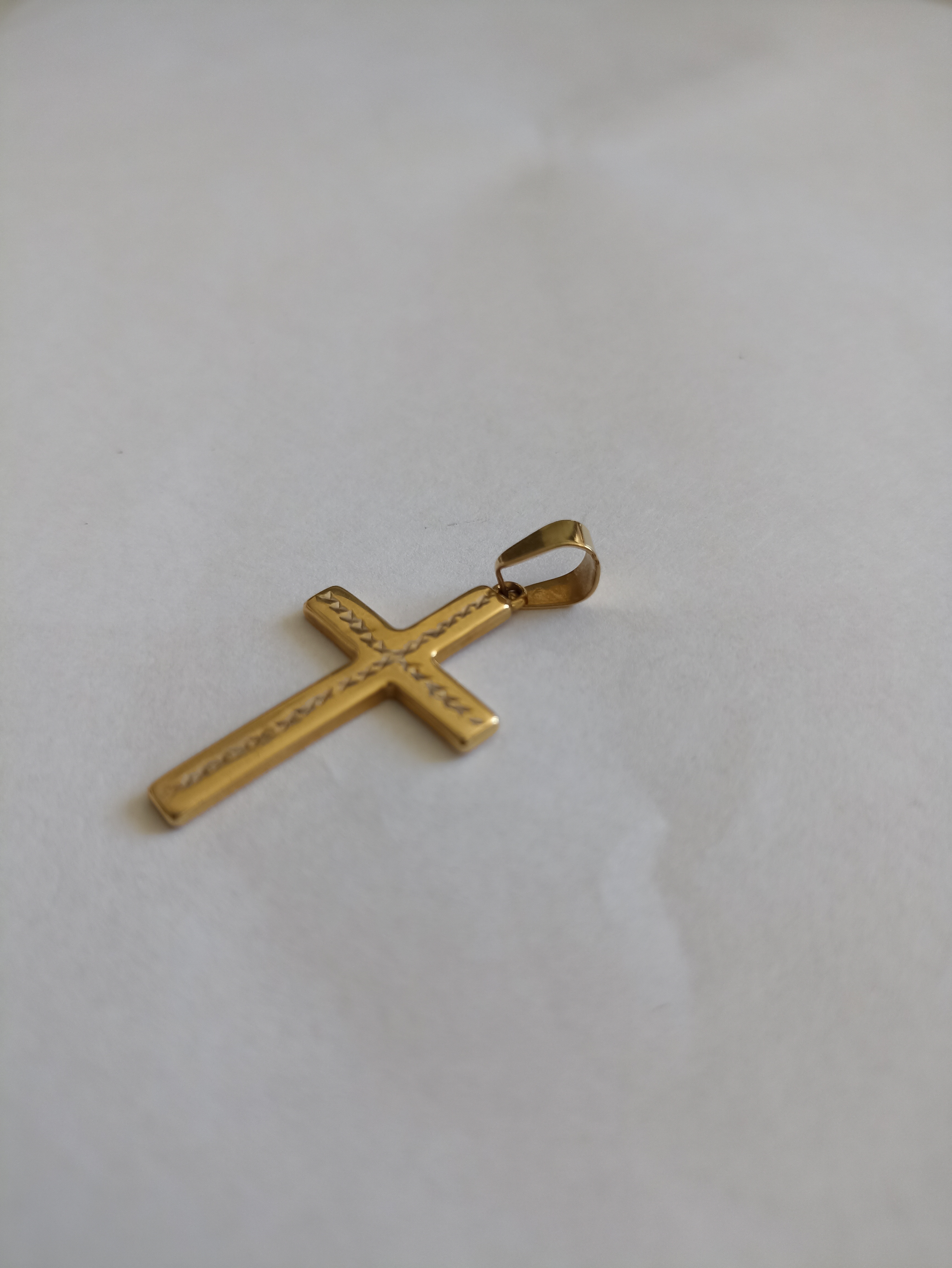 Bijuterii din argint de 925‰ - pret cuprins între 
23 lei/g - 25 lei/g - cantitate 146,11 g  Bijuterii din aur de 585‰, 750‰ - pret cuprins între 
430 lei/g - 570 lei/g - cantitate 13,96 g
1 inel argint 925‰, cu 18 diamante naturale cca. 0,20 ct, greutate 1,86 gr.  Bunul este evaluat per piesă