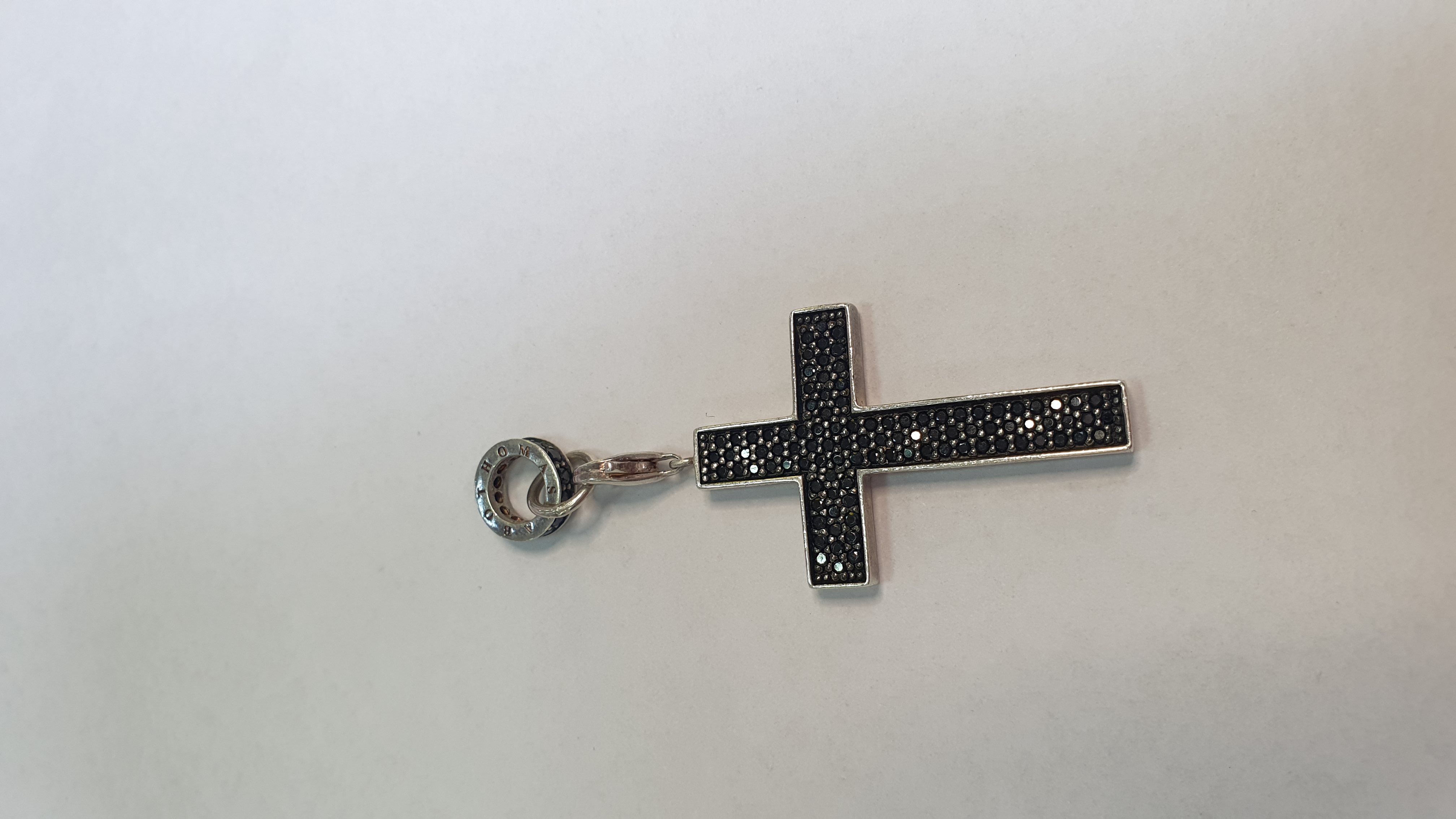 Bijuterii din argint de 925‰, - pret cuprins între  23 lei/g - 25 lei/g - cantitate 159,85 g
Bijuterii din aur de 585‰ - pret 450 lei/g - cantitate 9,59 g
1 inel aur 585‰, cu 17 diamante naturale, cca. 0,08 ct, greutate 1,00 gr.  Bunul este evaluat per piesă