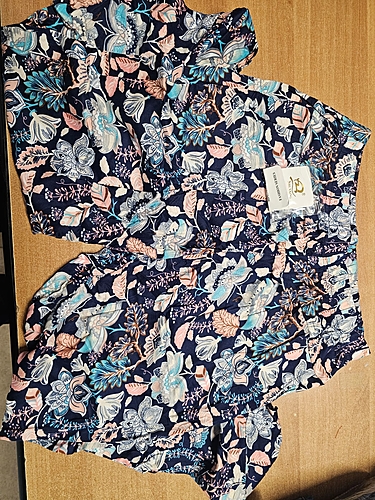 Pantaloni diferite modele și mărimi
