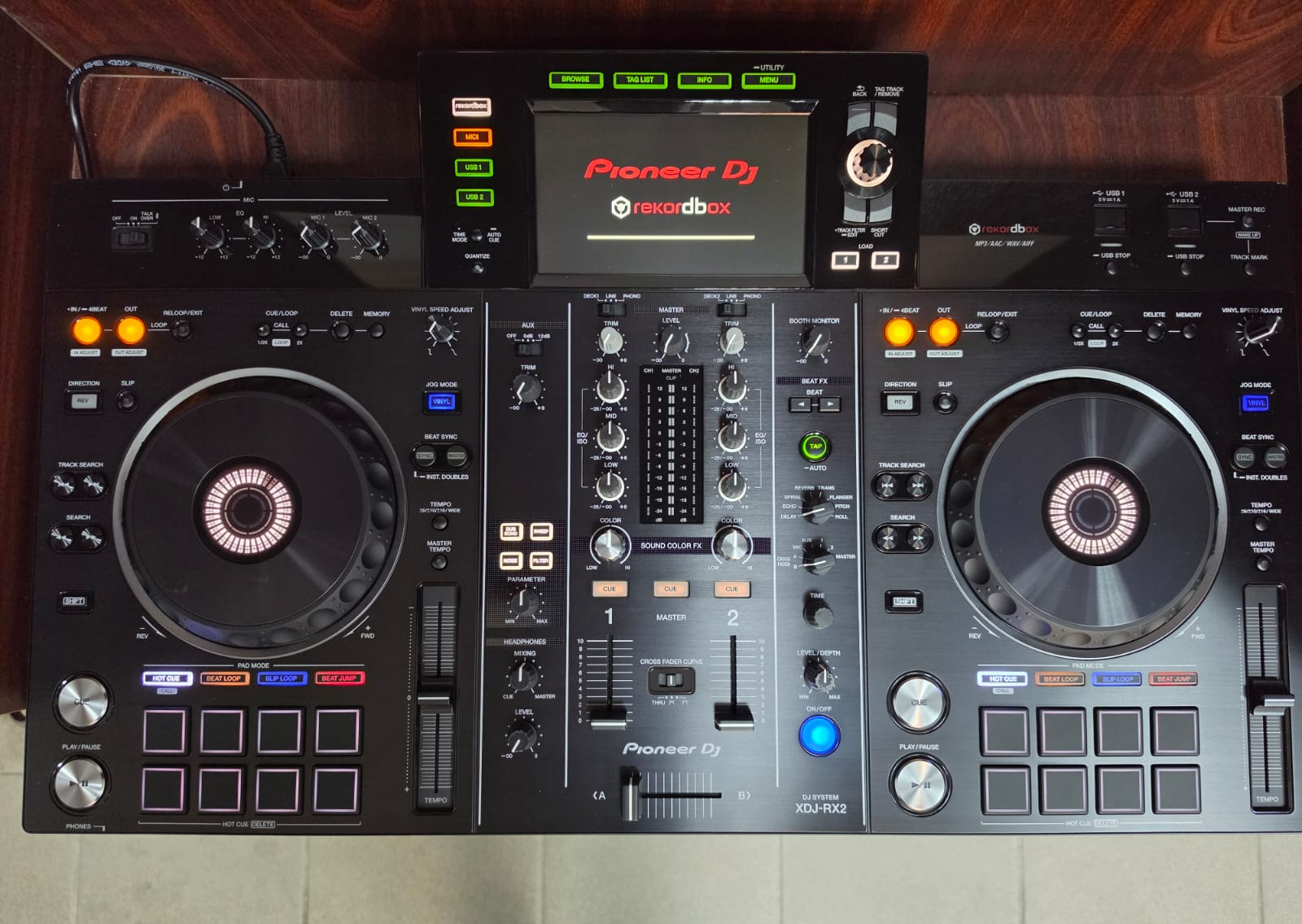 Consolă Pioneer DJ model  XDJ-RX2