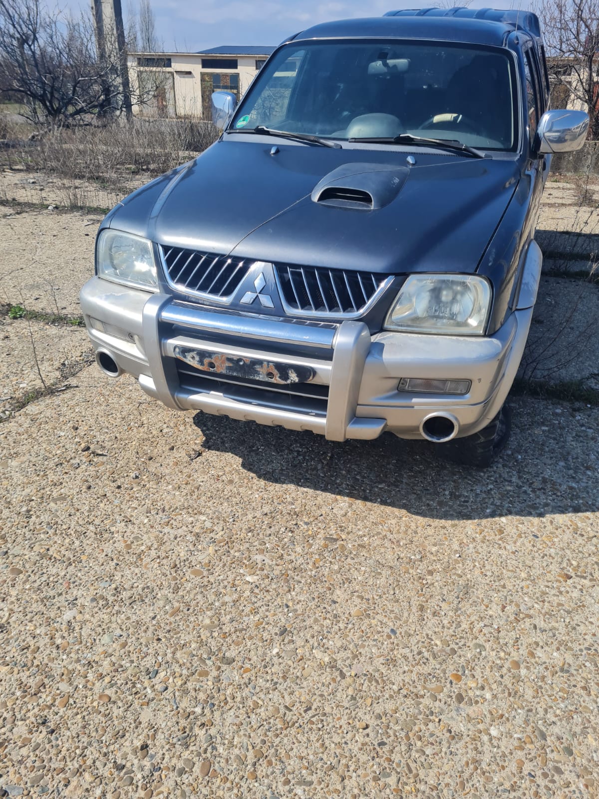 AUTOUTILITARĂ MITSUBISHI L200