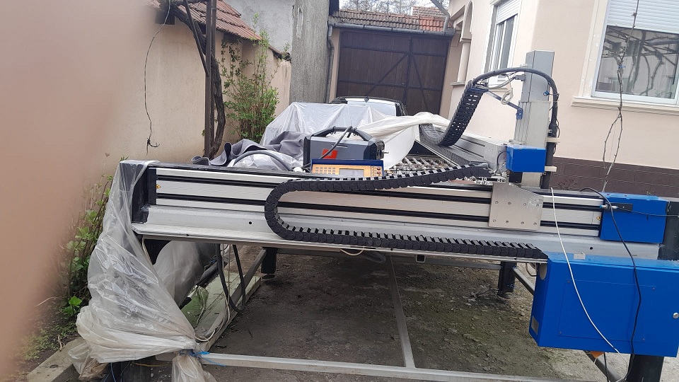 MAŞINĂ DE DEBITAT CU PLASMĂ CNC MARCA GENERAL NUMERIC TIP S_3015