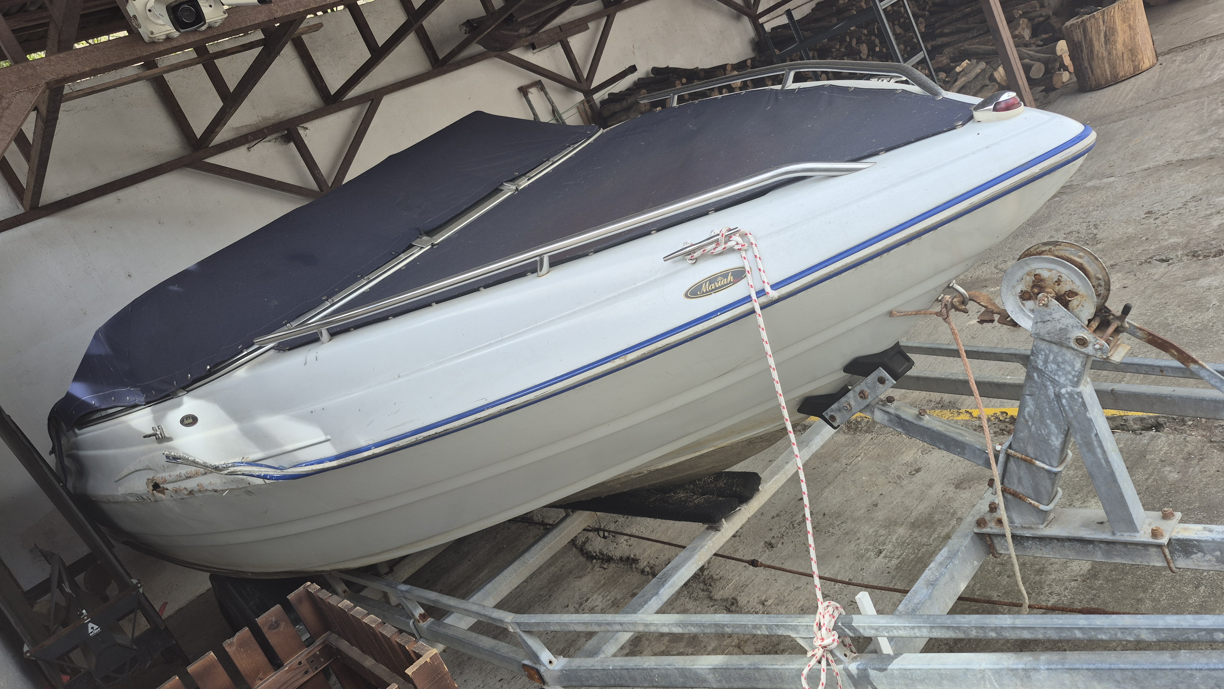 Barca cu motor marca MARIAH 180 SHABAN BOATS INC. culoare ALB