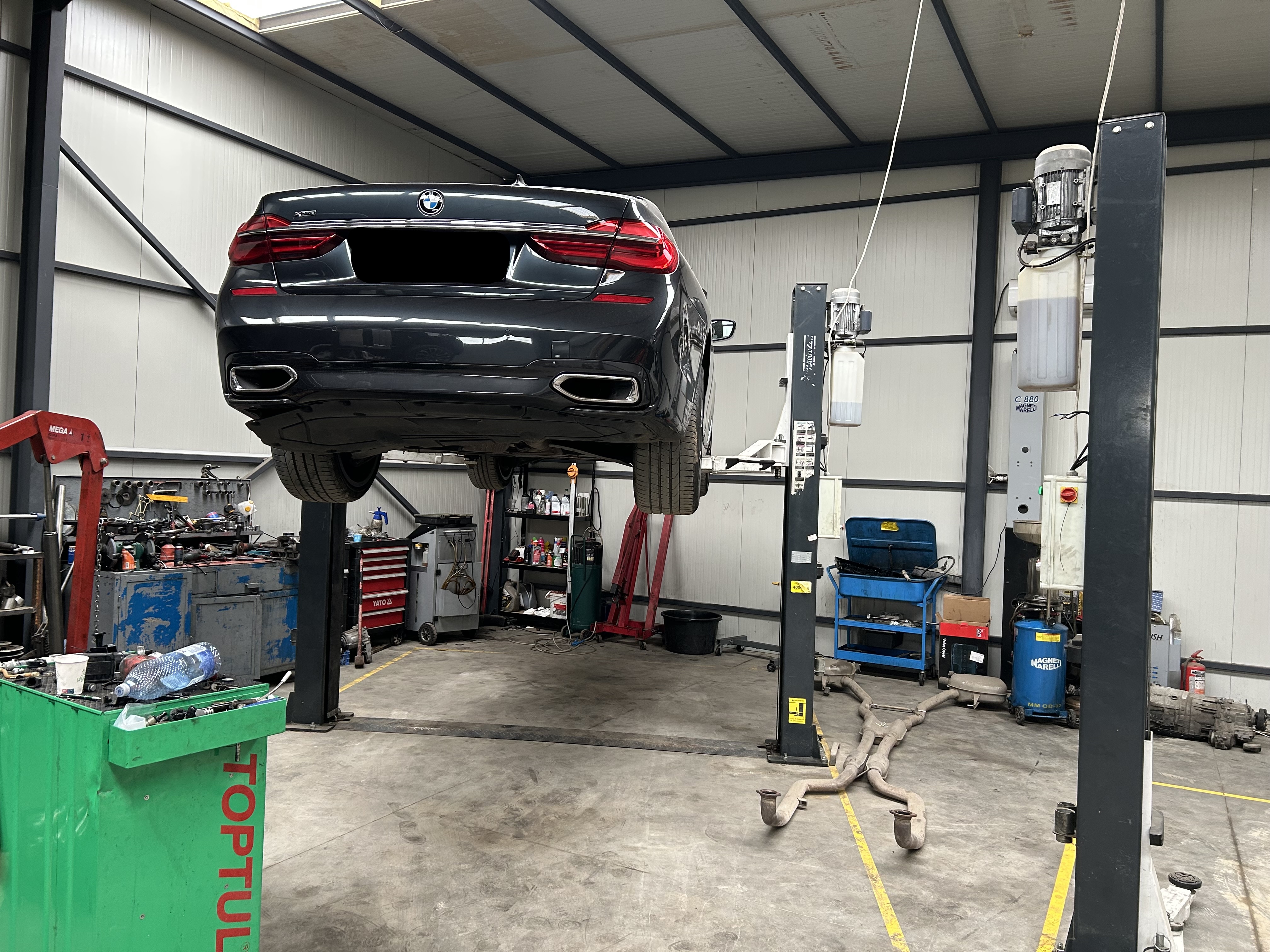 Elevator cu 2 coloane