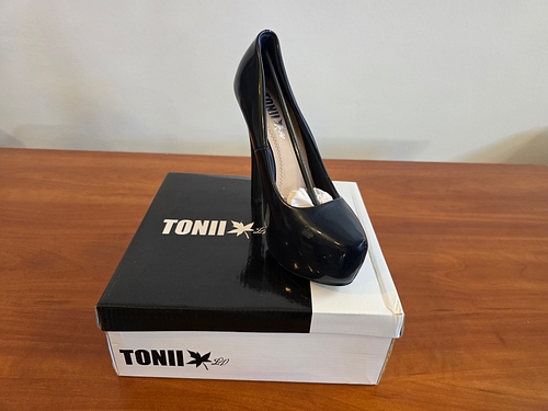 Pantofi diferite modele