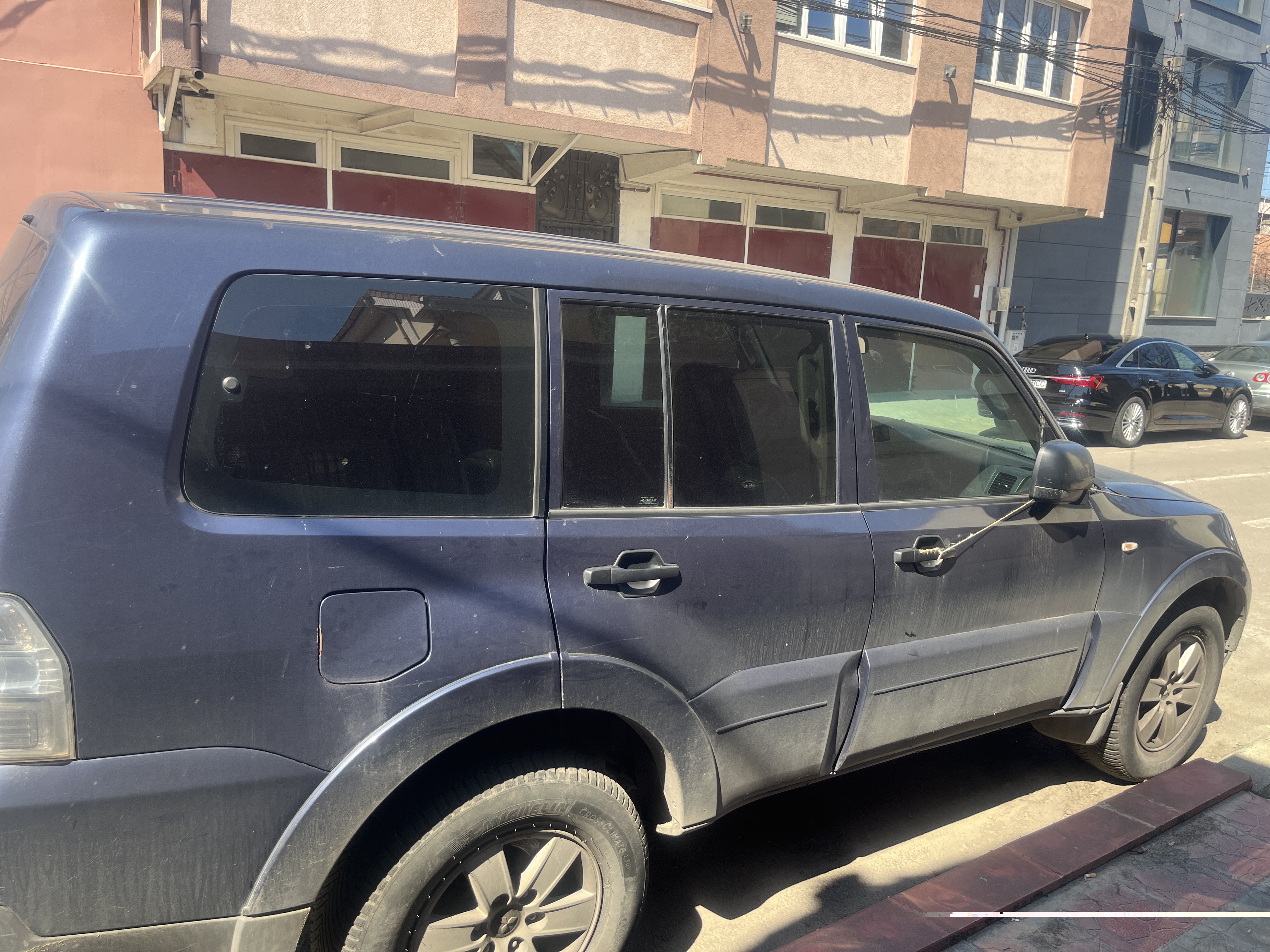 Autoturism marca MITSUBISHI PAJERO V80 V9821