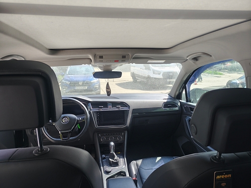 Autoturism marca Volkswagen model Tiguan culoare Gri