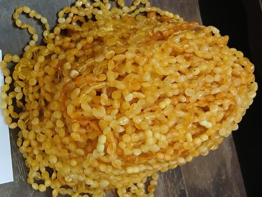 Siraguri sub forma de bratari si margele din chihlimbar