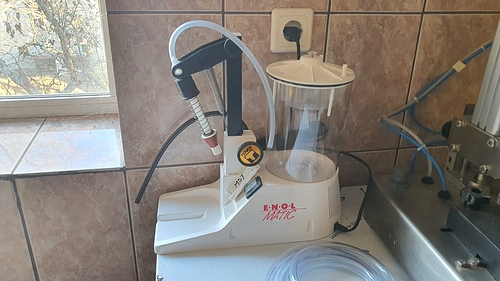 Dispozitiv dozare si umplere recipient
