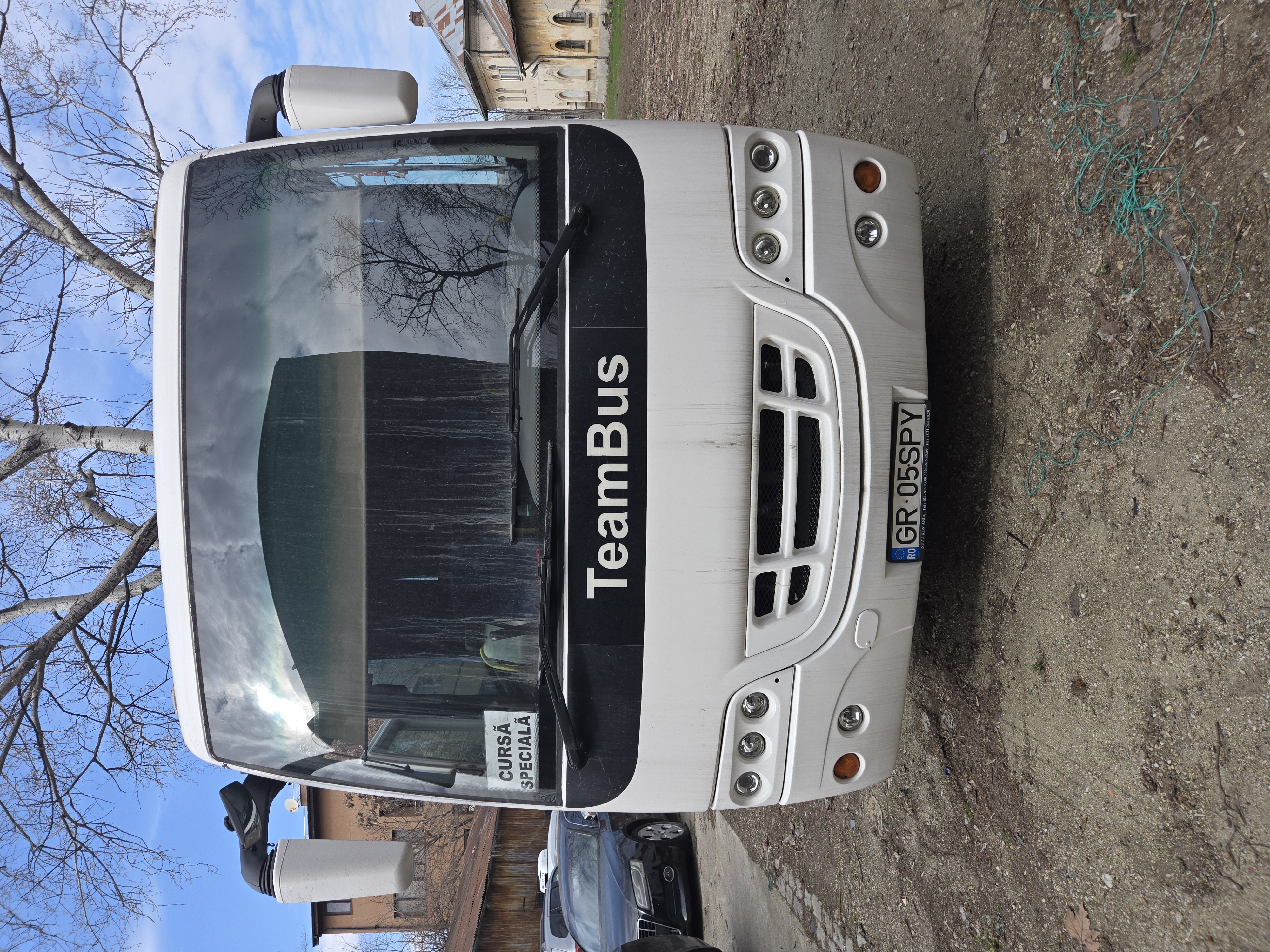Autobuz marca ISUZU model Q-BUS31/TURQUOISE culoare Alb