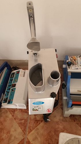 Robot profesional taiere LF