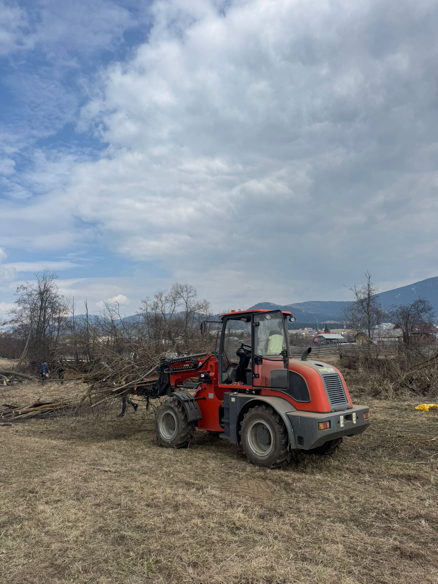 Încărcător cu roti Everun ER2500