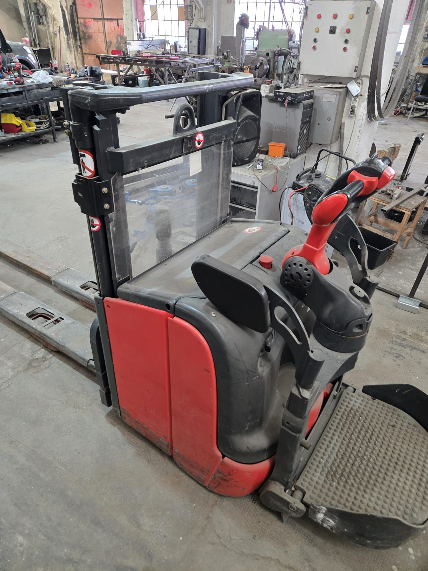 Stivuitor electric LINDE L14