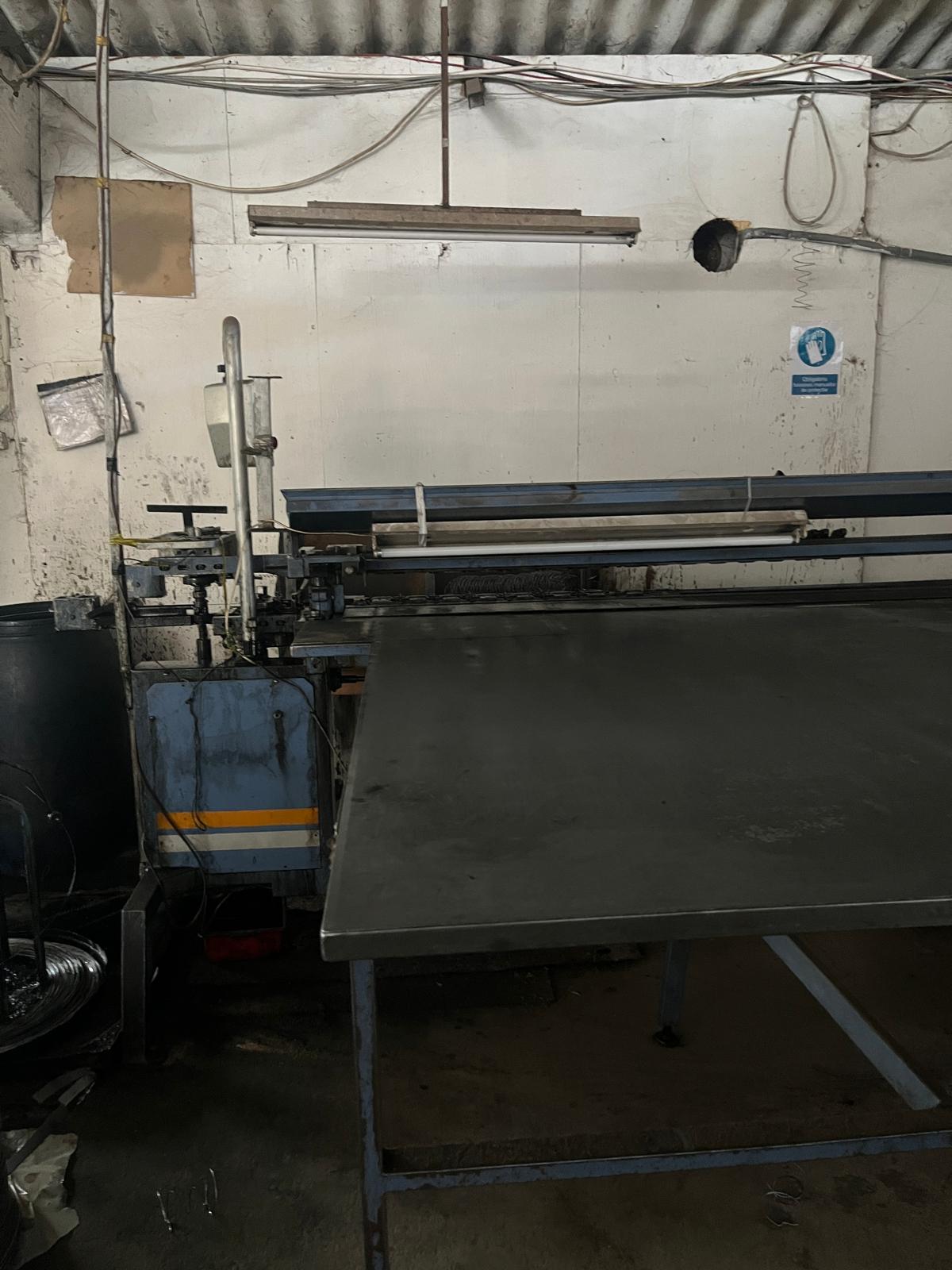 MASINA FABRICAT PLASA ARCURI